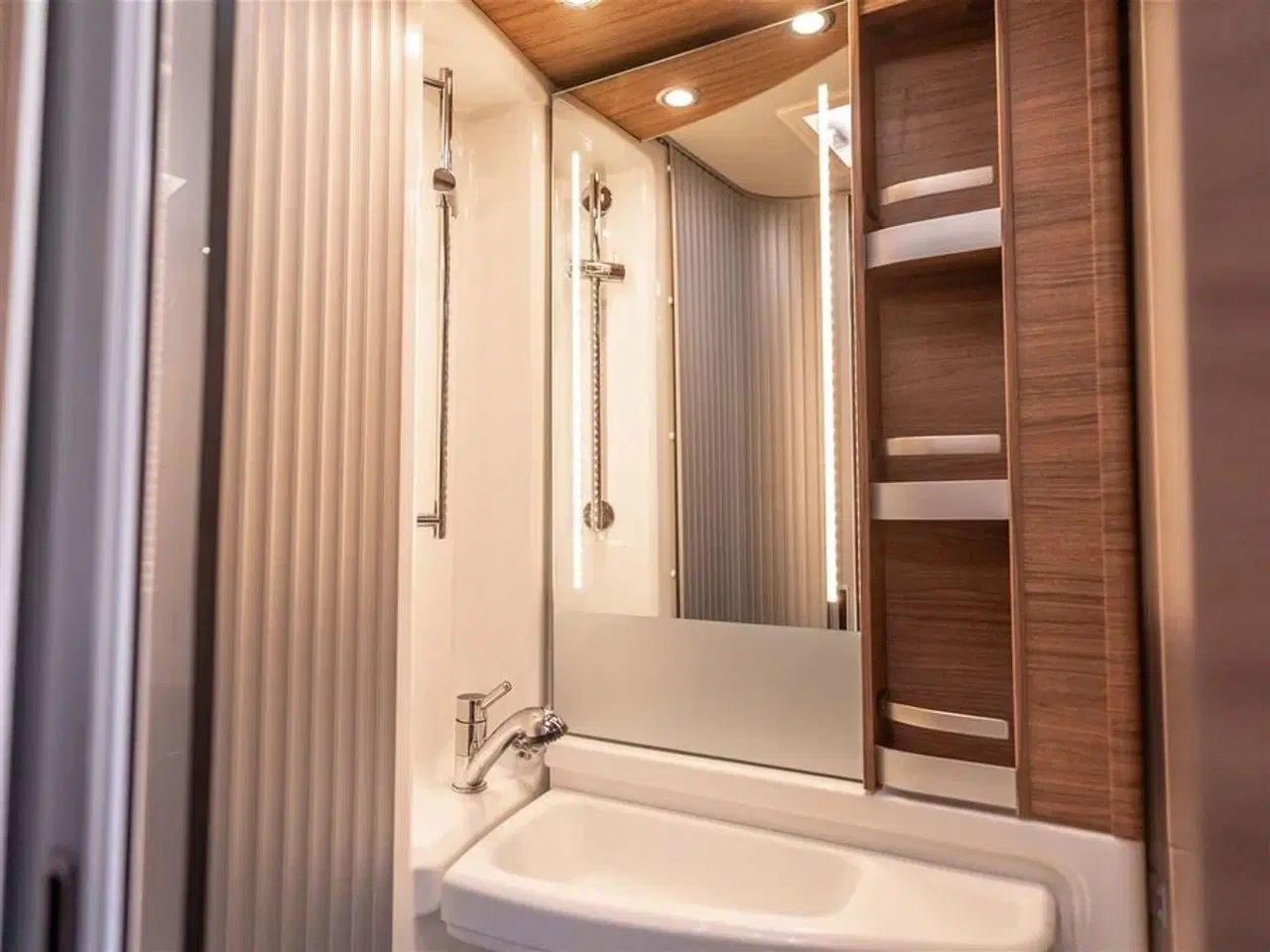Billede 38 - 2023 - Knaus Vansation 640 MAN VAN TI MEG   Bedst kørende autocamper.
