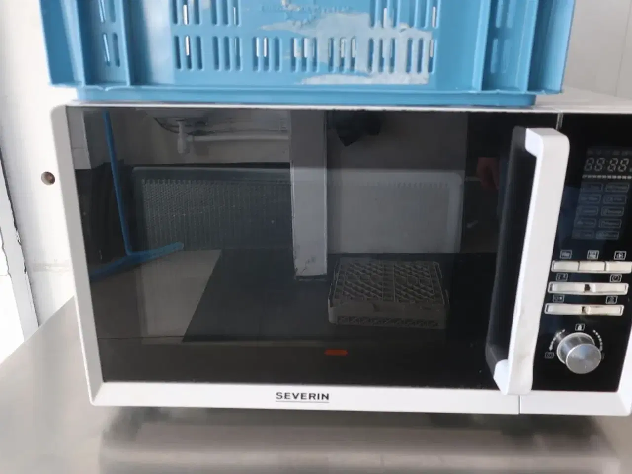 Billede 2 - Stålbord og microovn