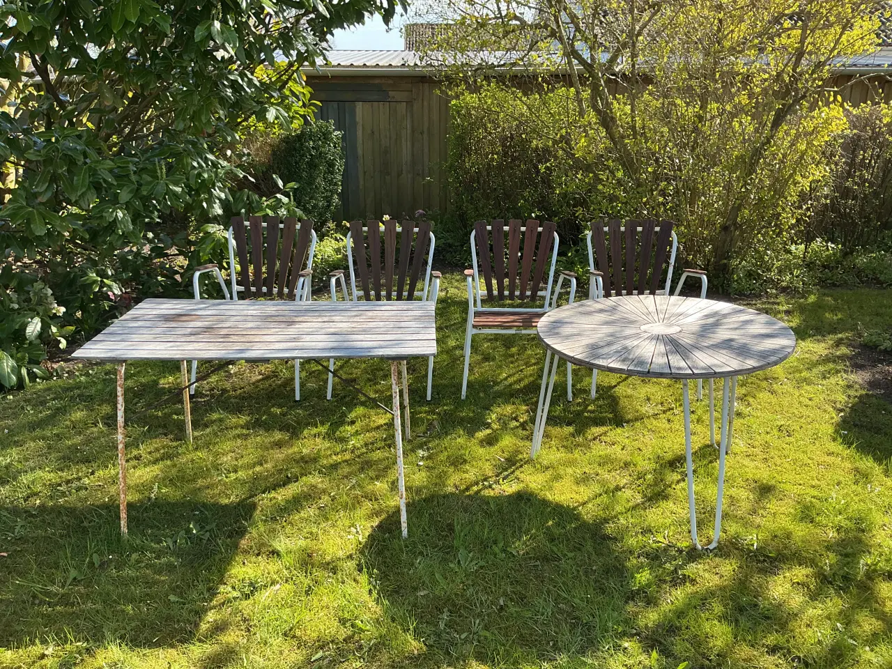Billede 1 - Marguerit haveborde 2 stk og 4 stole alt er gammel