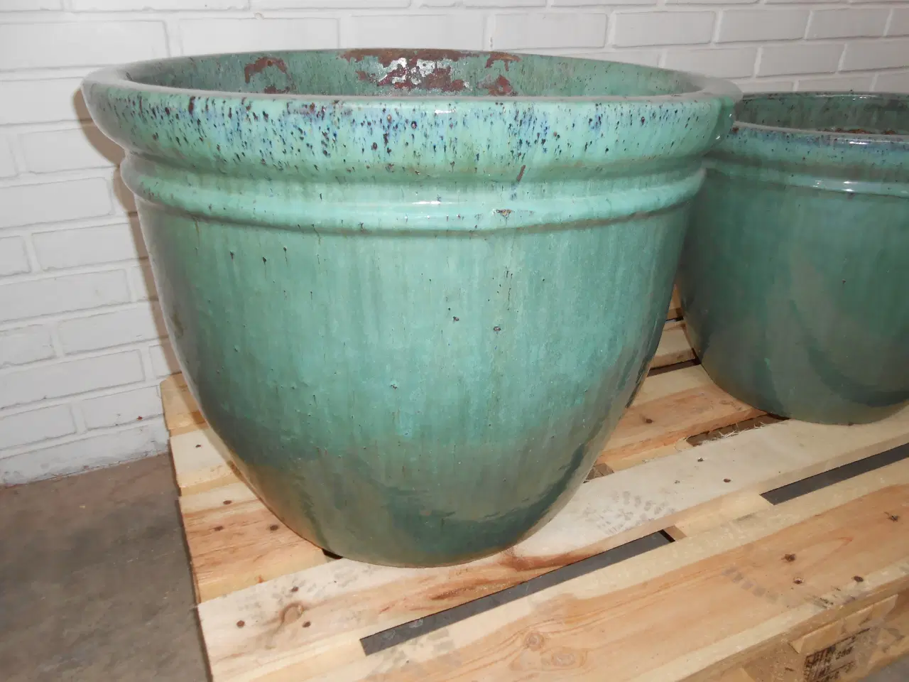 Billede 2 - 2 store nye flotte frosikret glaseret havekrukker