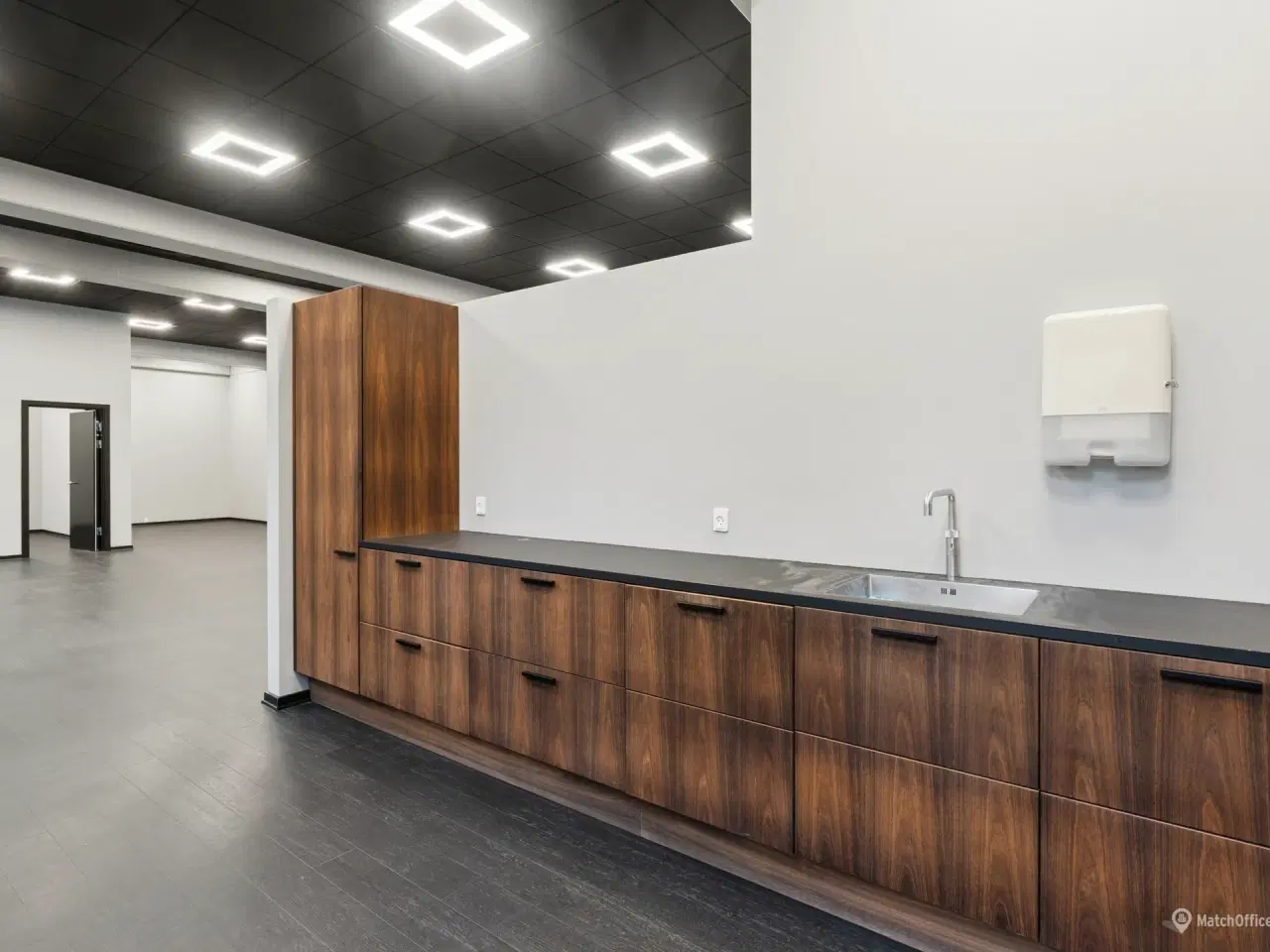 Billede 3 - Højloftet og flot istandsat lejemål i B!NGS