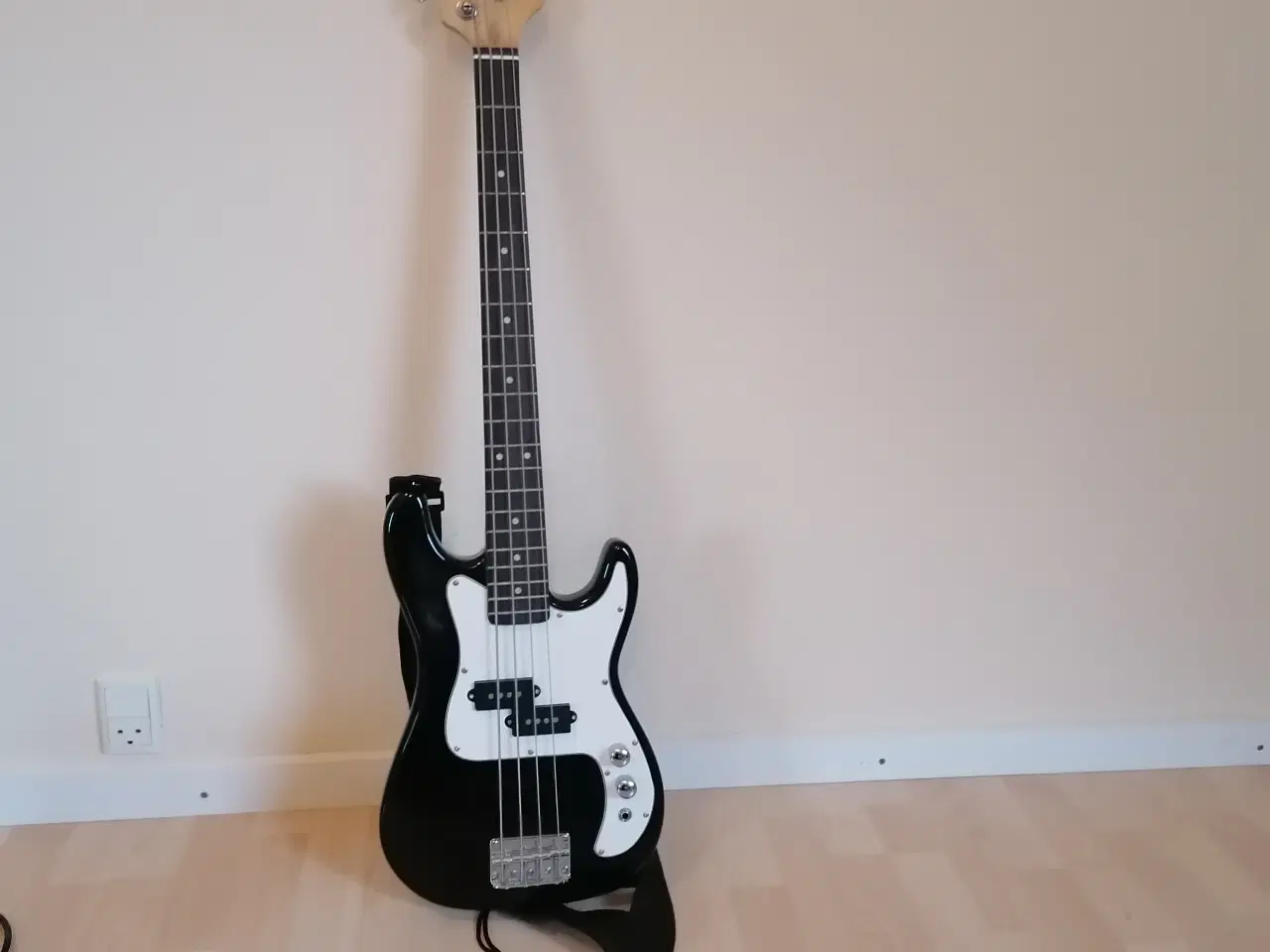 Billede 2 - Basguitar m forstærker 