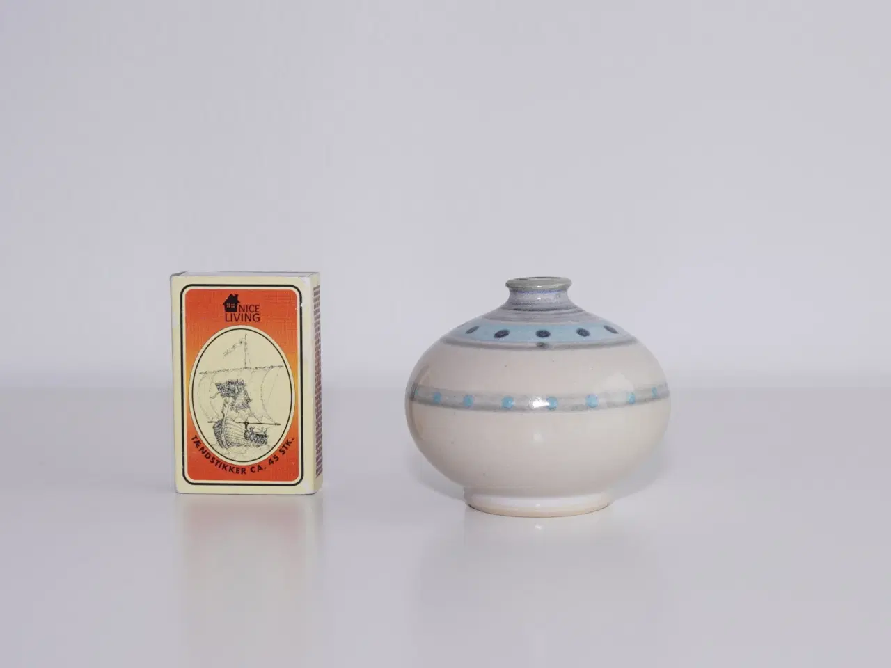 Billede 2 - Miniature vase i keramik - Signeret