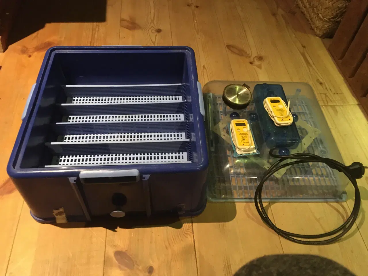 Billede 5 - To rugemaskiner til fjerkræ