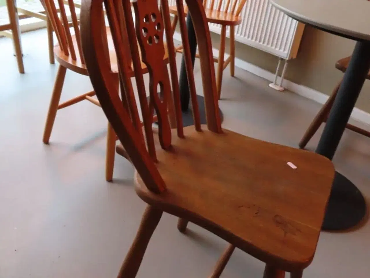 Billede 7 - 4 stk. cafeborde med stole, samt børnestol og bord