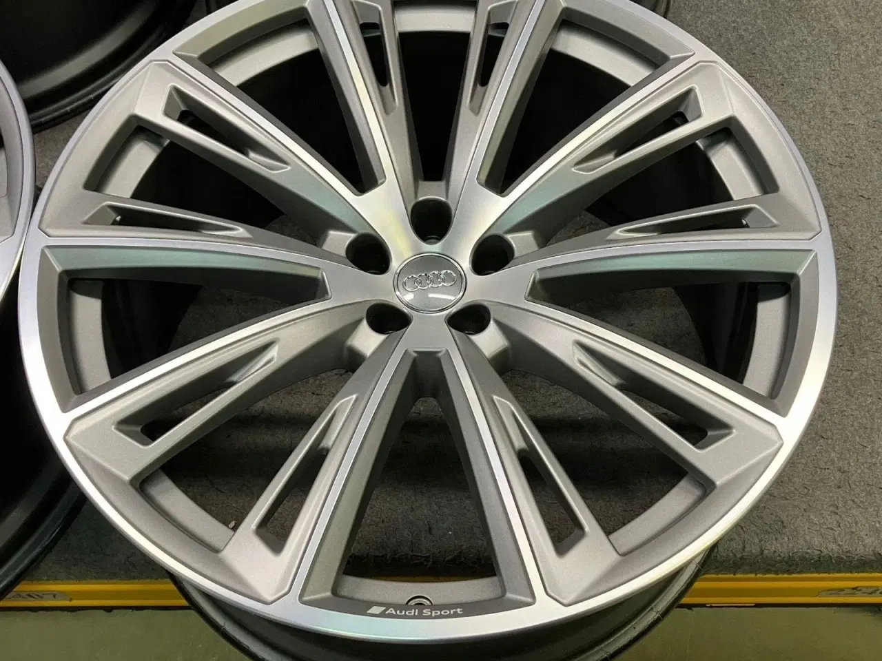 Billede 5 - ALUFÆLGE AUDI Q8 RSQ8 23"