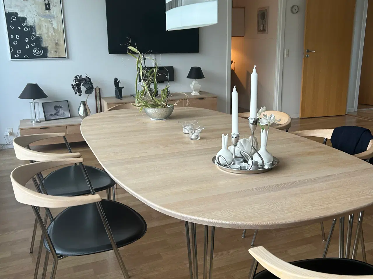 Billede 2 - Meget flot spisebord med 6 stole