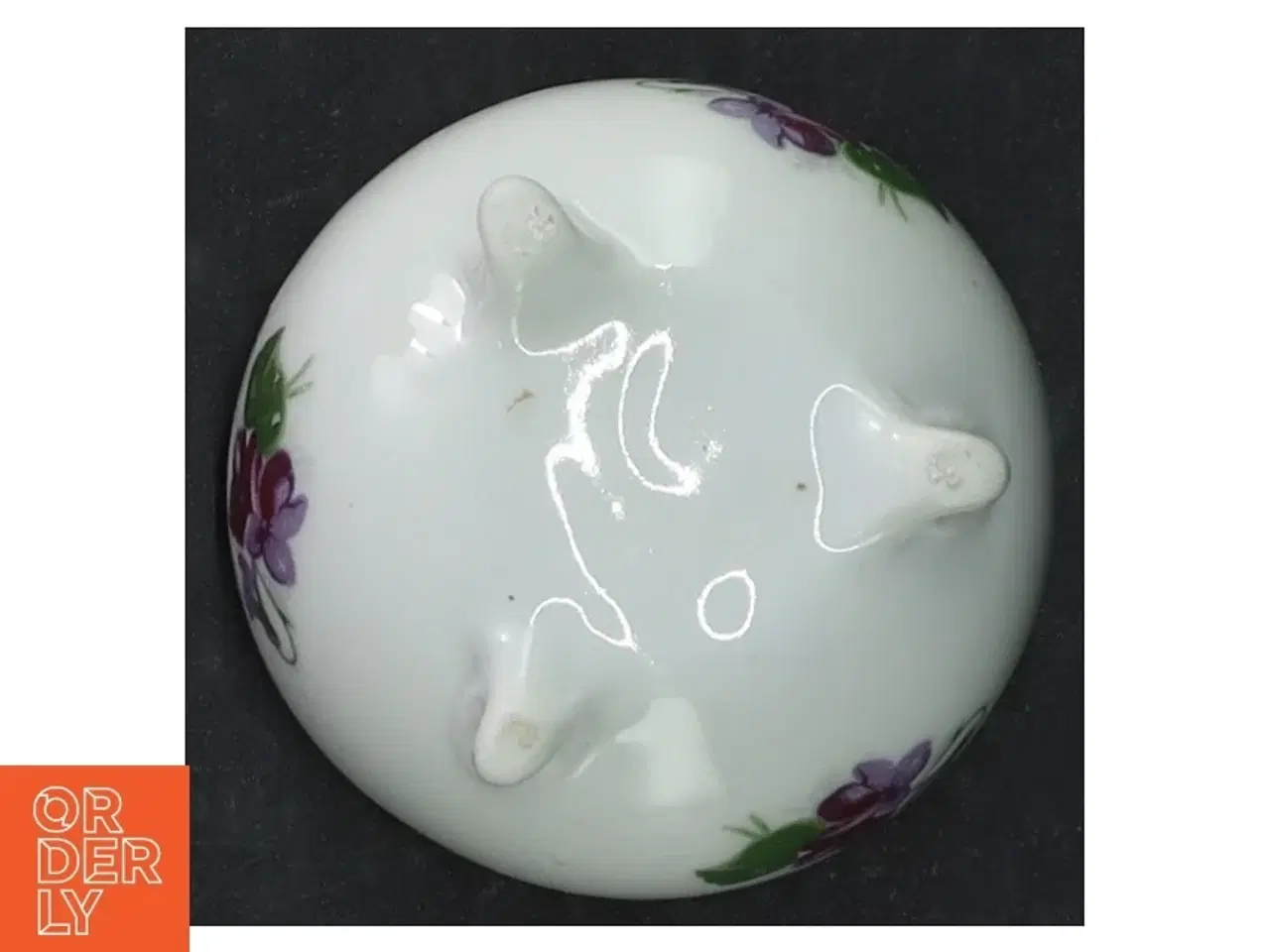 Billede 4 - Porcelæns bonbonniere med blomstermotiv (str. Ø. 7,5 cm)