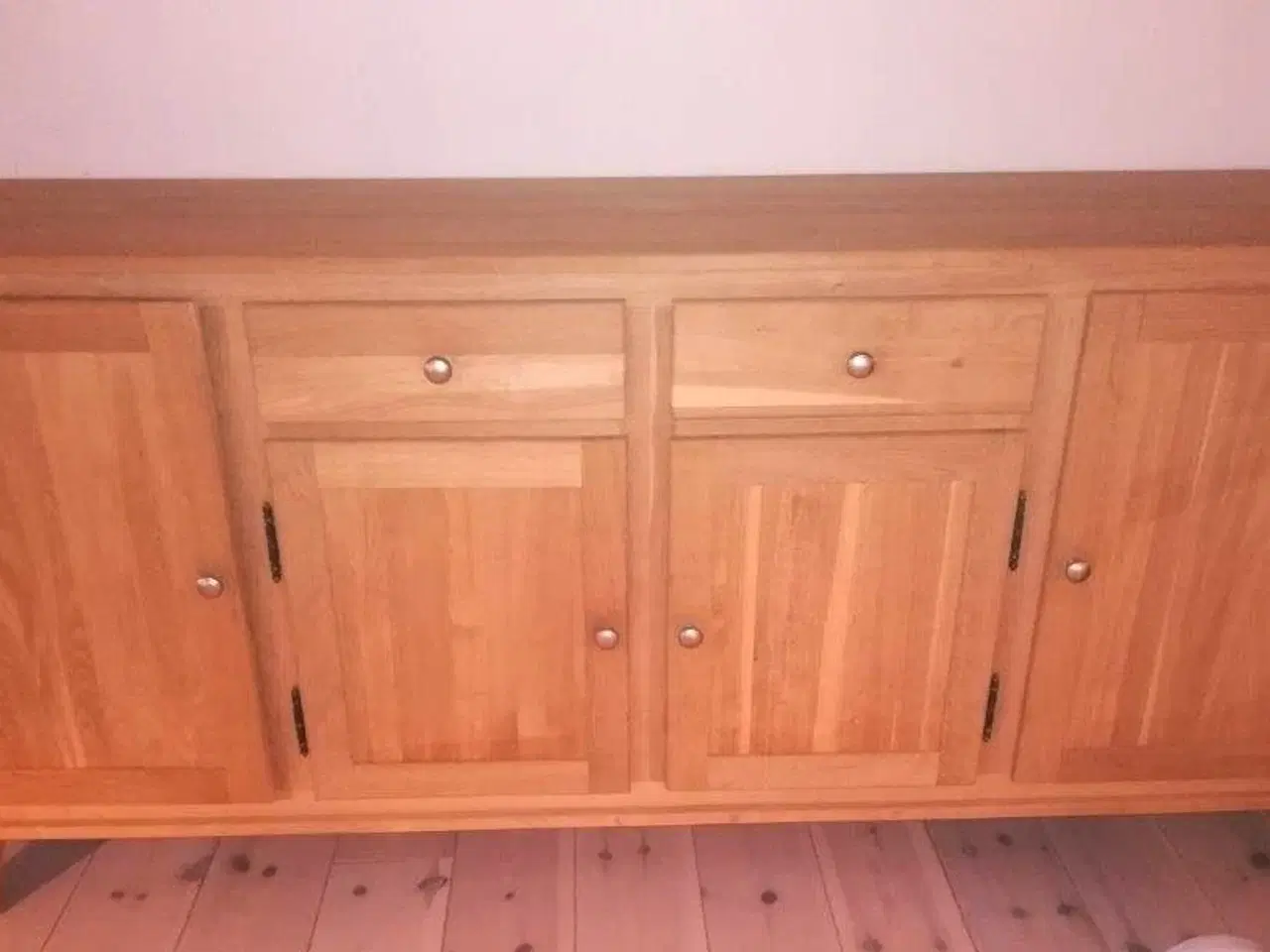 Billede 1 - Skænk i massivt træ