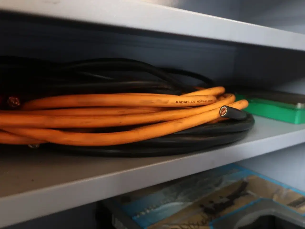 Billede 4 - Kemiskab med indhold