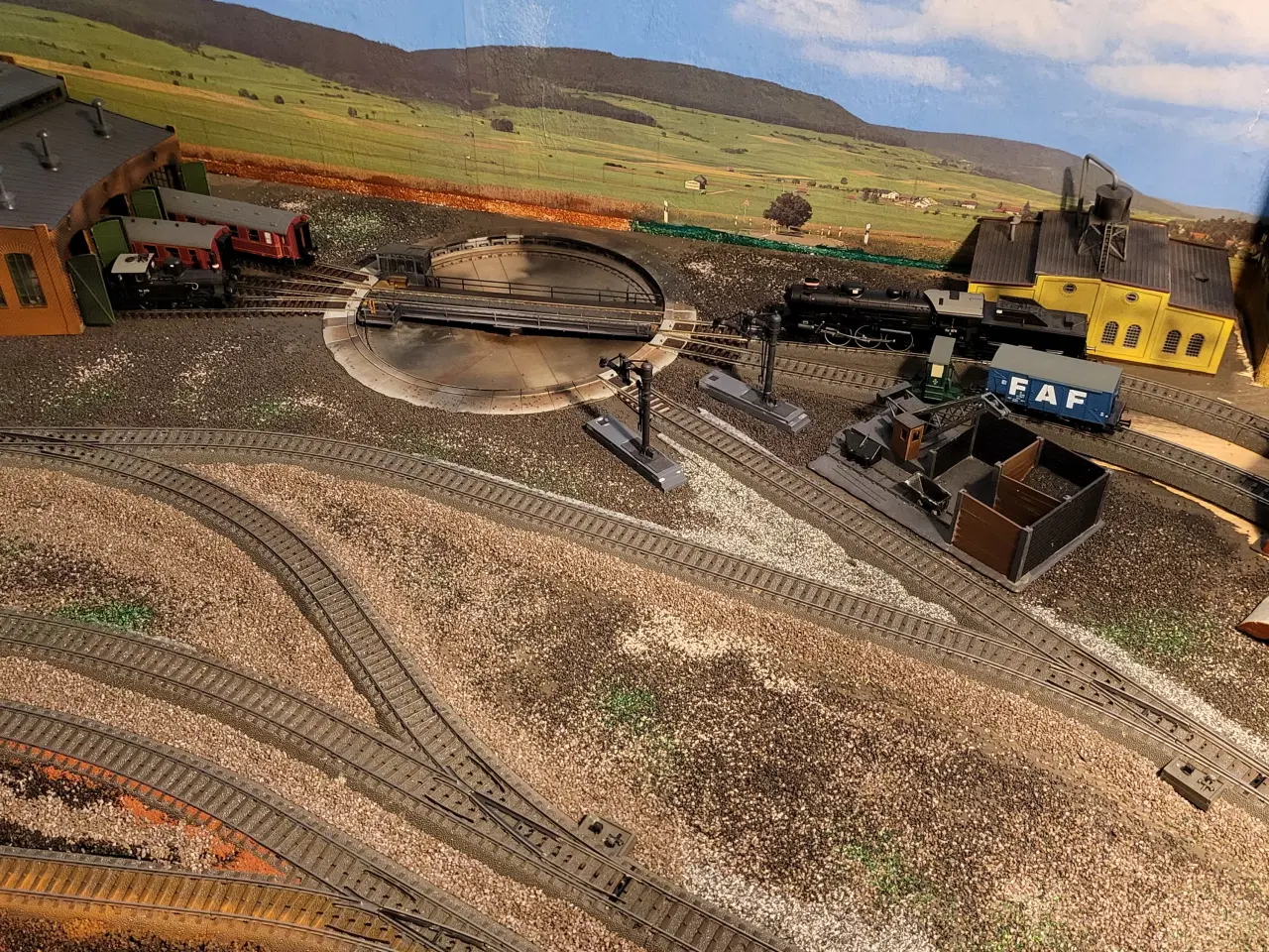 Billede 2 - Stor modelbane med alt tilbehør til salg