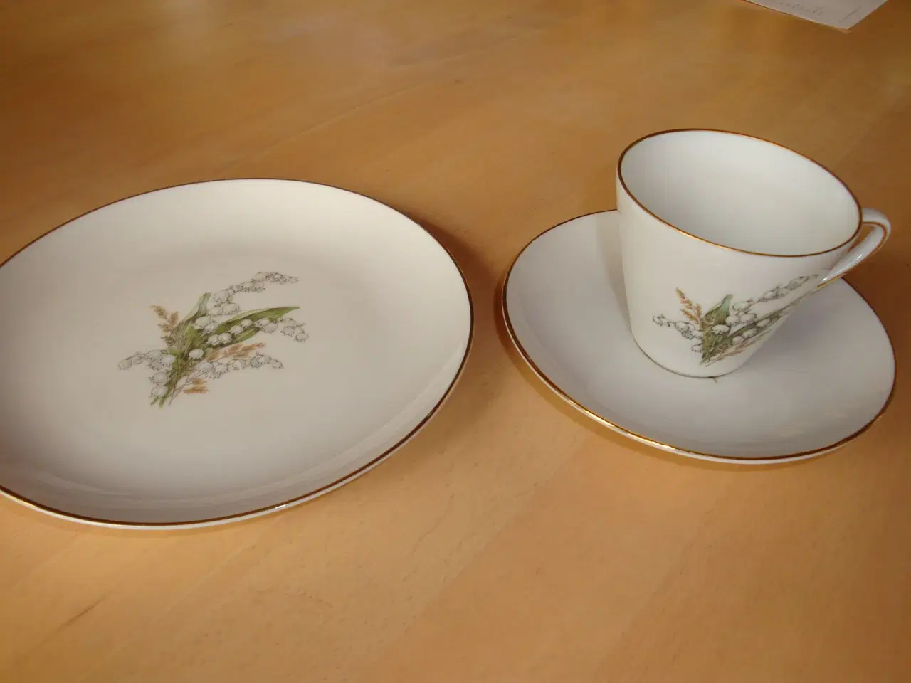 Billede 1 - Liljekonval, Kaffekop og tallerken 17 cm