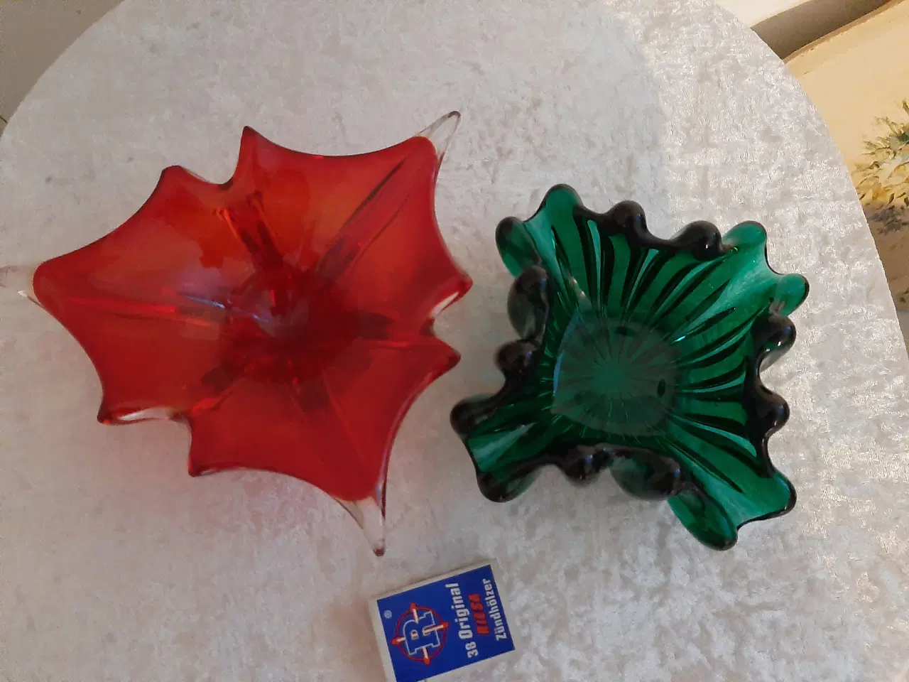 Billede 1 - Mindre glasskåle i grøn og rød