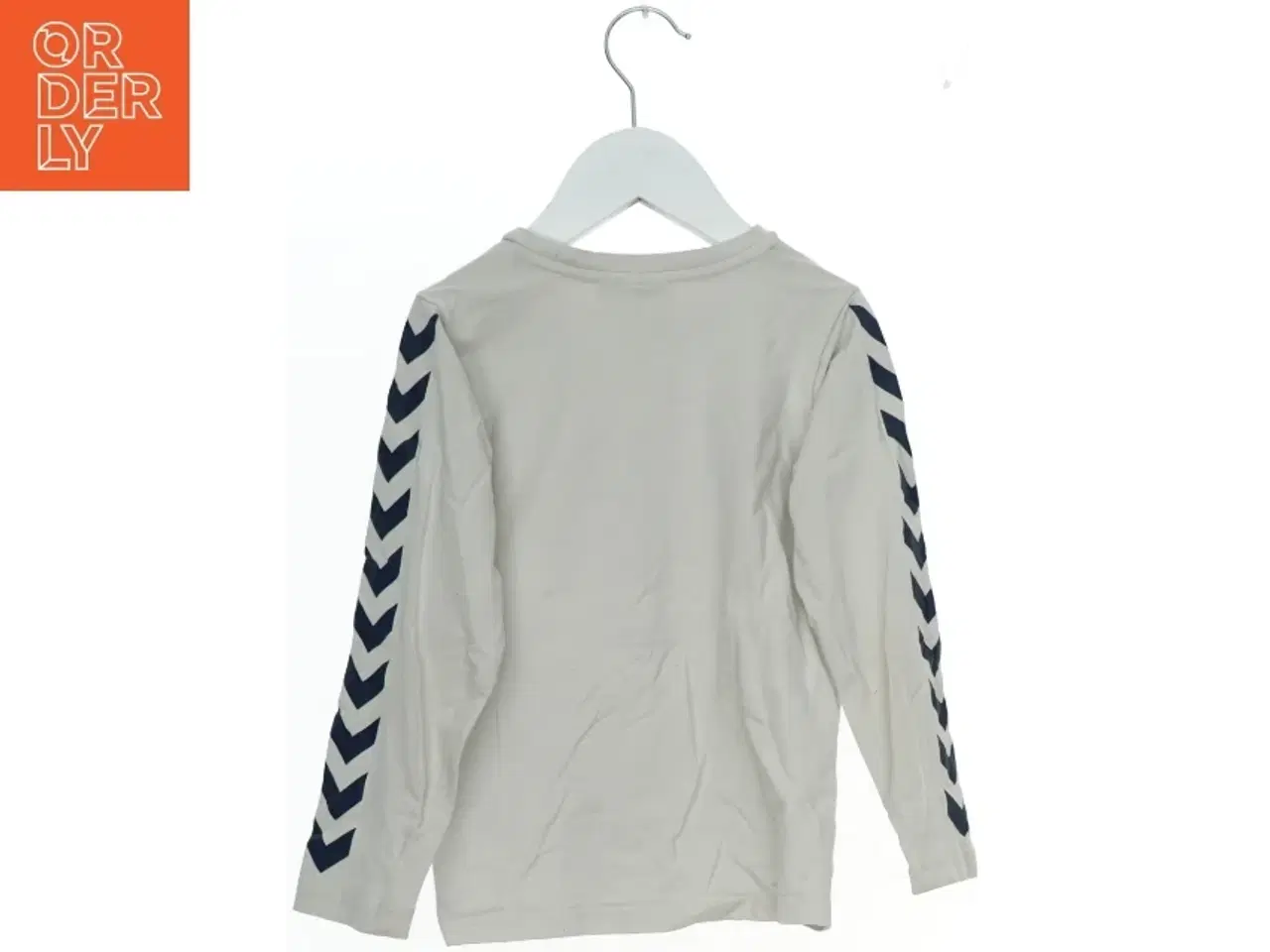 Billede 2 - Langærmet T-shirt med logo fra Hummel (str. 104)