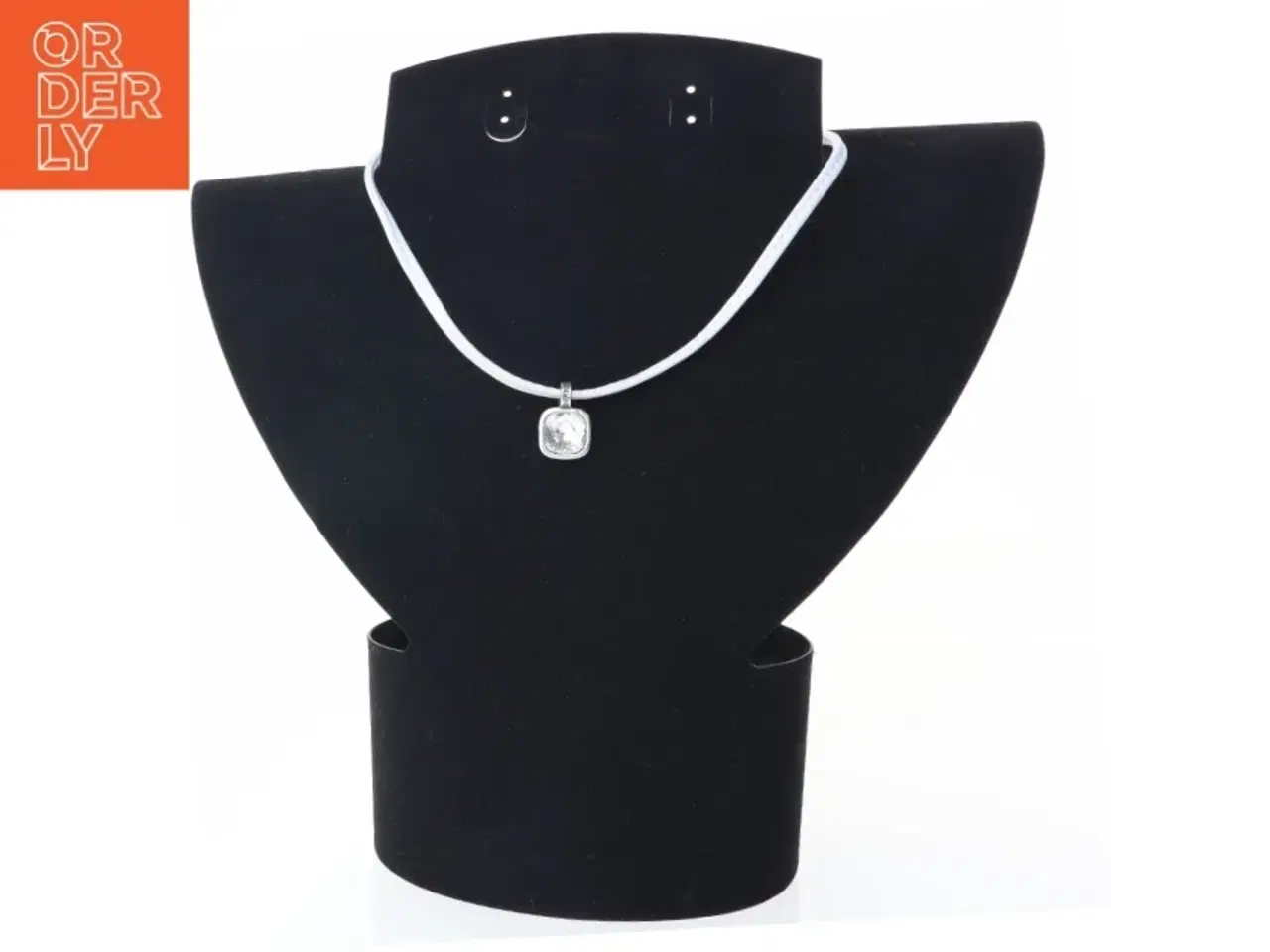 Billede 1 - Hvid halskæde med hjertevedhæng (str. 42 cm)