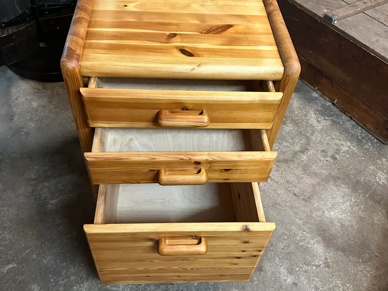 Billede 4 - Kommode i massiv fyrtræ