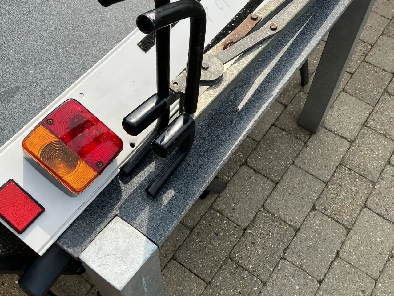 Billede 1 - Cykelstativ samt lygtebom 