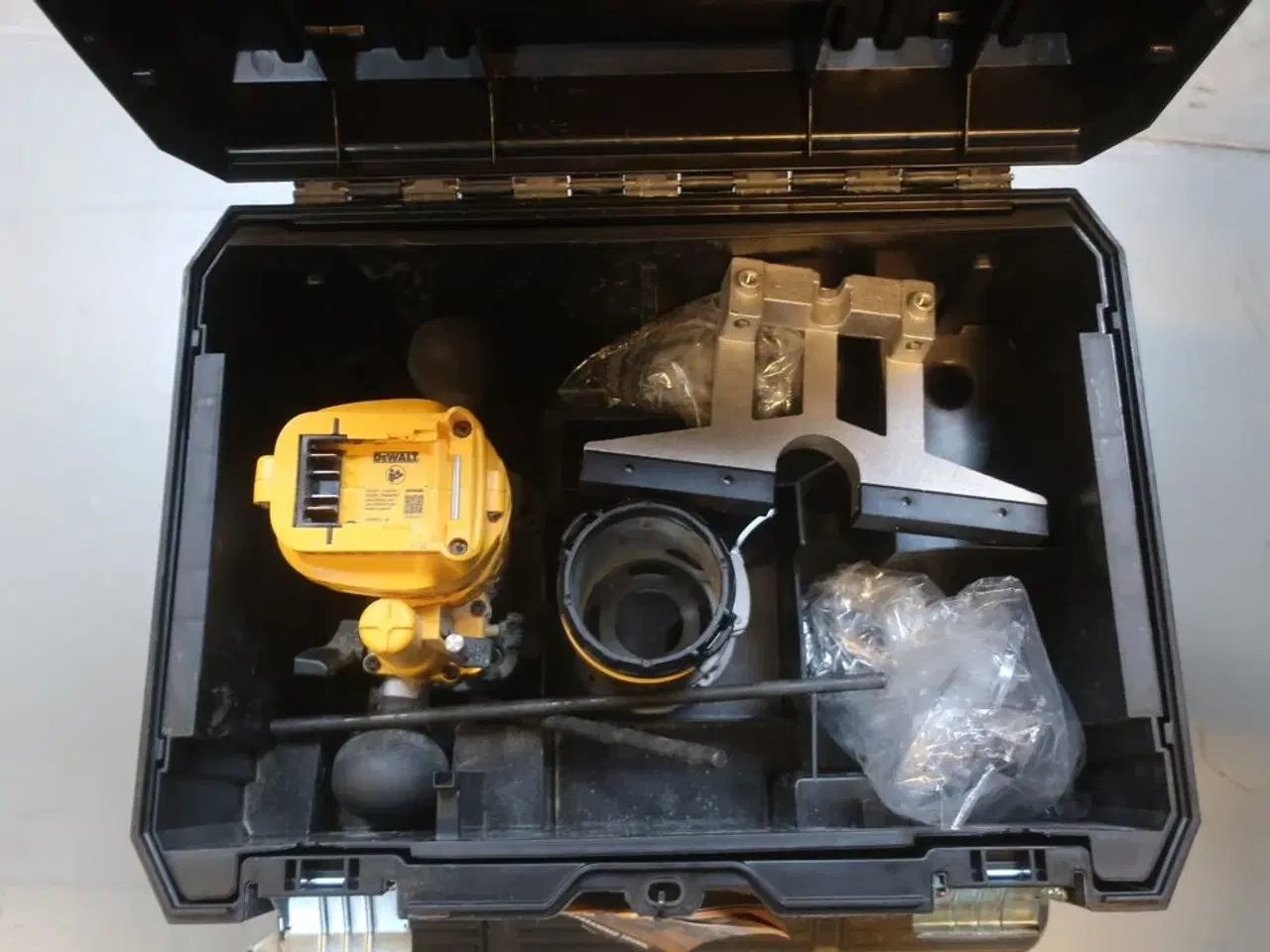 Billede 2 - Overfræser DEWALT DCW600