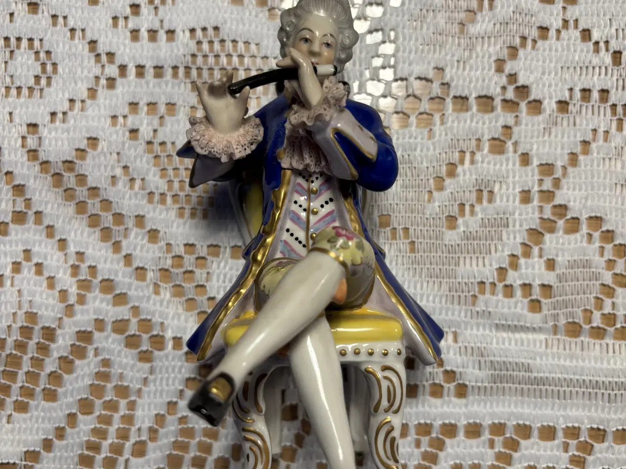 Billede 1 - Siddende mand spiller fløjte måler 13 cm