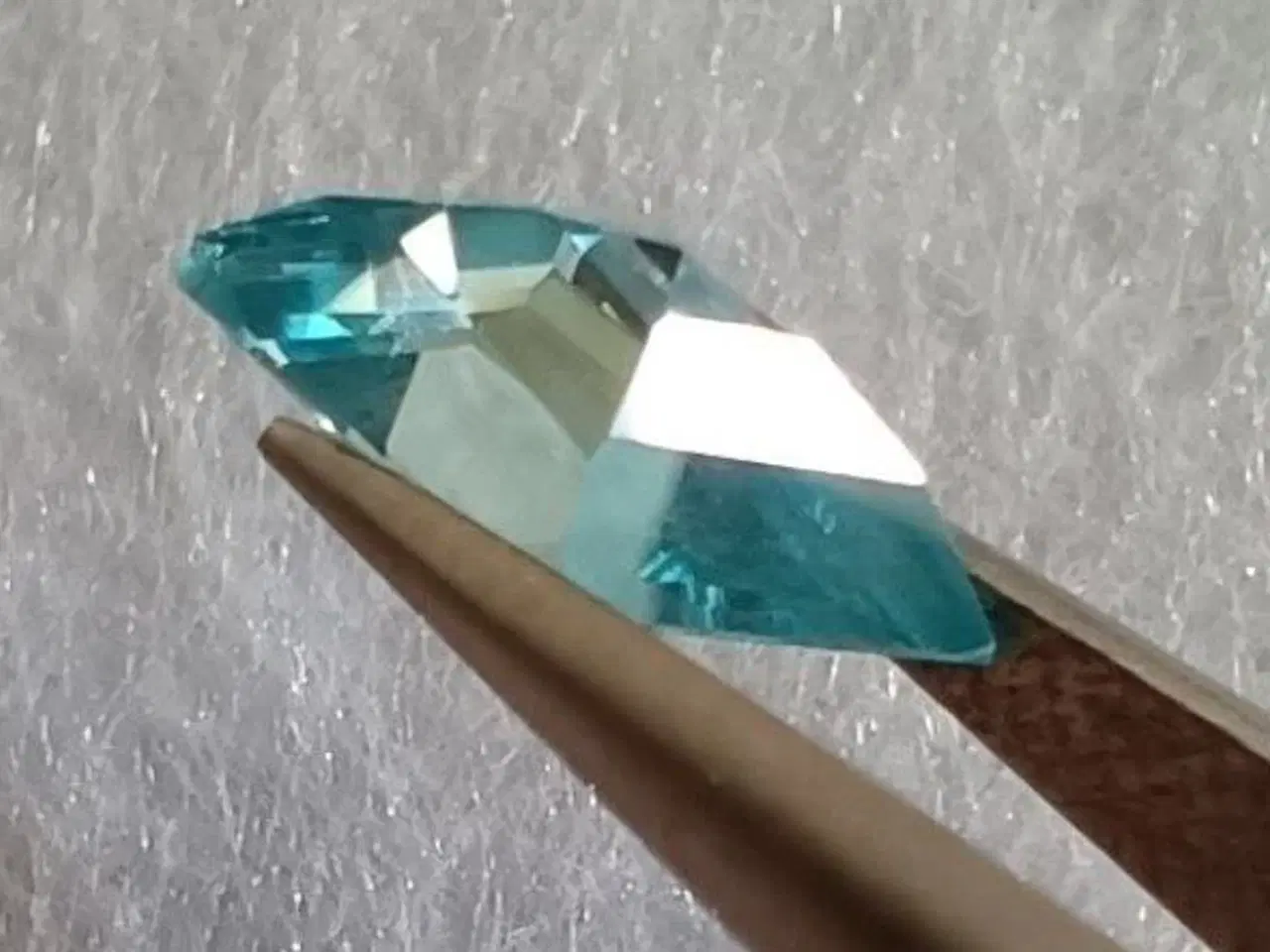 Billede 4 - 2.25 Karat 100% Naturlig Cambodia Blå Zirkon 