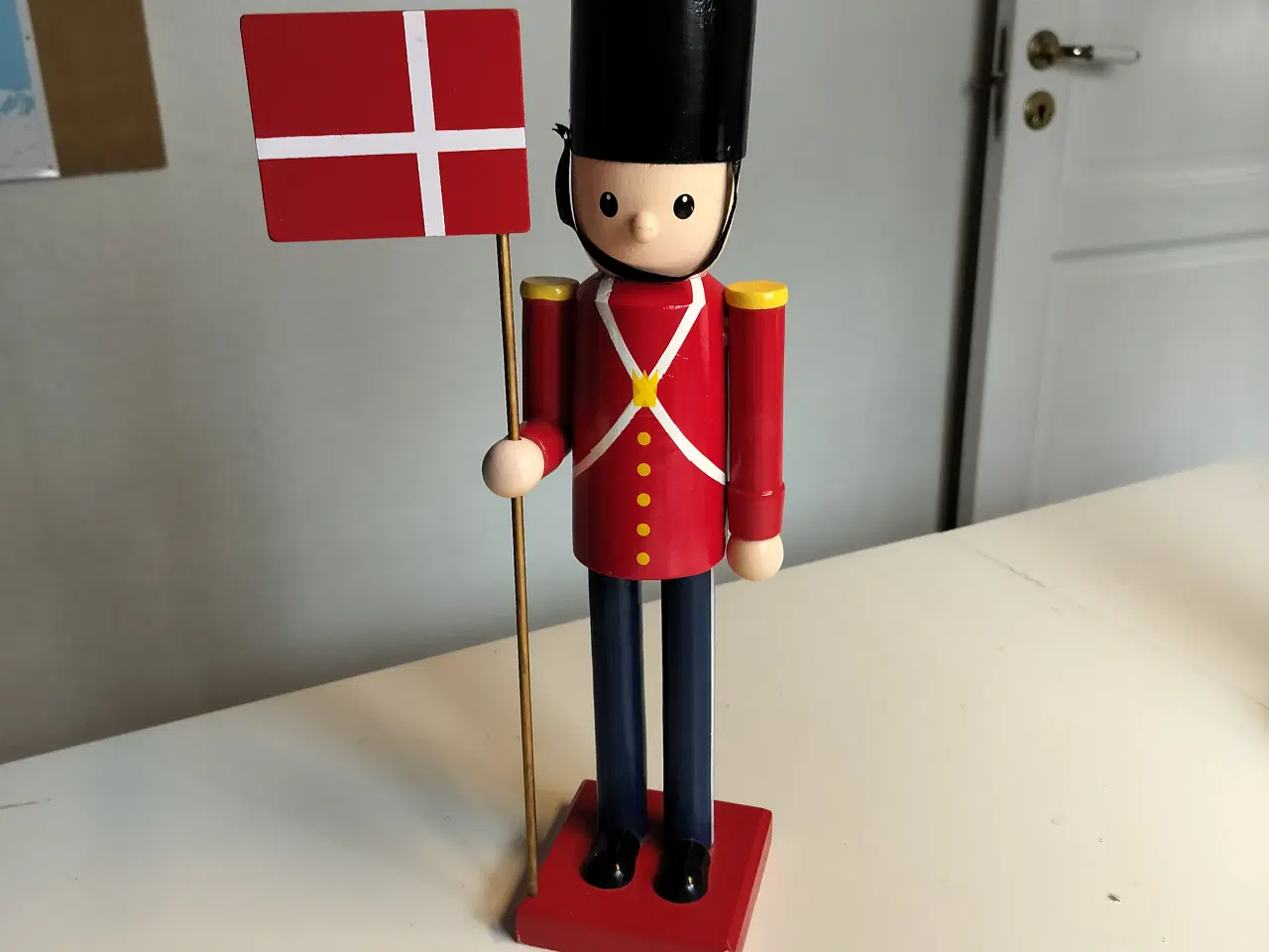 Billede 1 - Garde med flag. Celebrate garder rød/sort træ 38 c