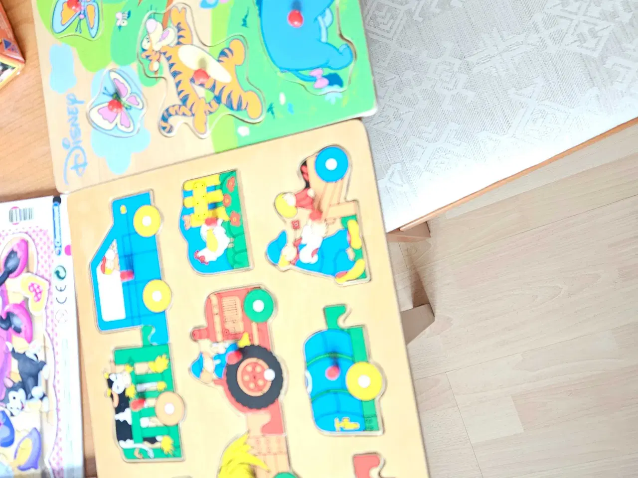 Billede 4 - Kasse med legetøj