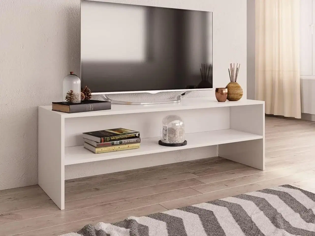 Billede 1 - Tv-bord 120x40x40 cm konstrueret træ hvid