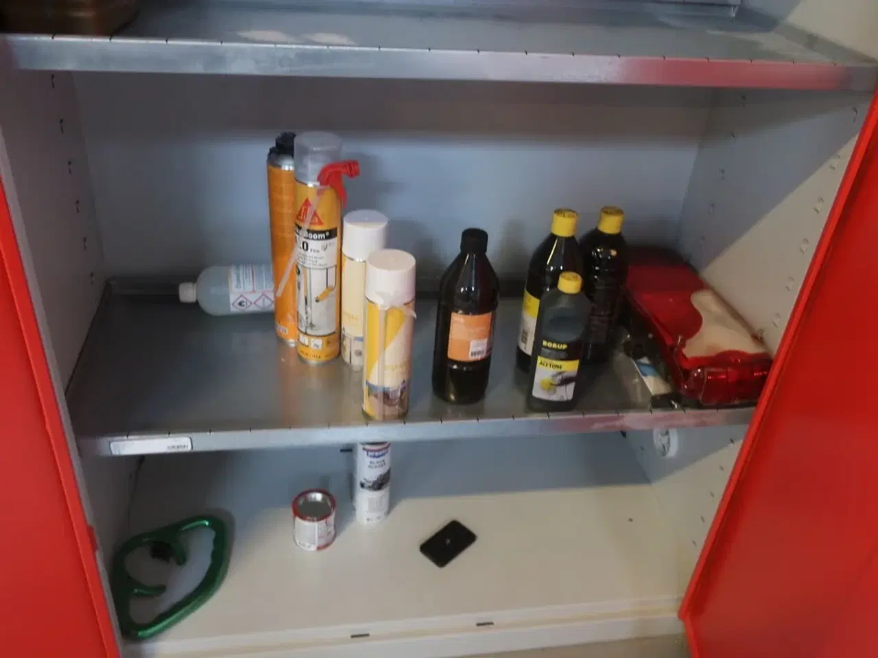 Billede 7 - 2 stk. skabe med indhold