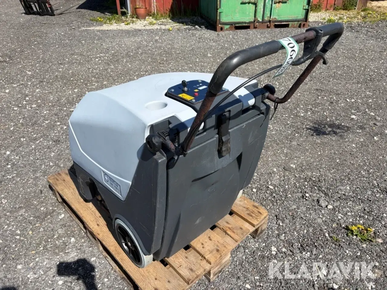 Billede 4 - Feje/sugemaskine Nilfisk SW799 S