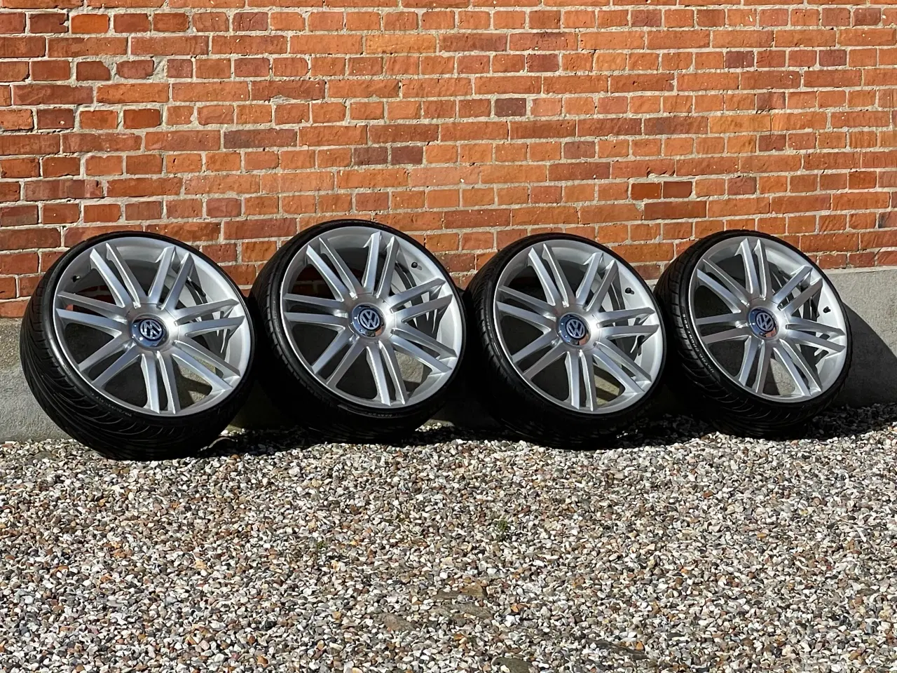 Billede 7 - Alufælge, 20" 215/30/R20 Der er 2 krydsmål 5 x112