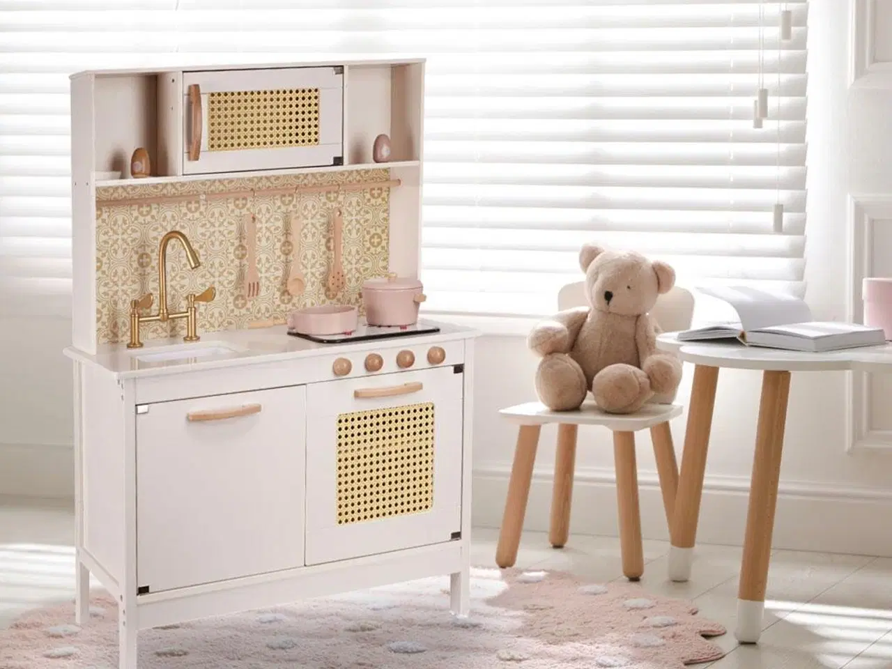 Billede 21 - Legekøkken i træ med retro look og boho tilbehør – MDF, lys og lyd