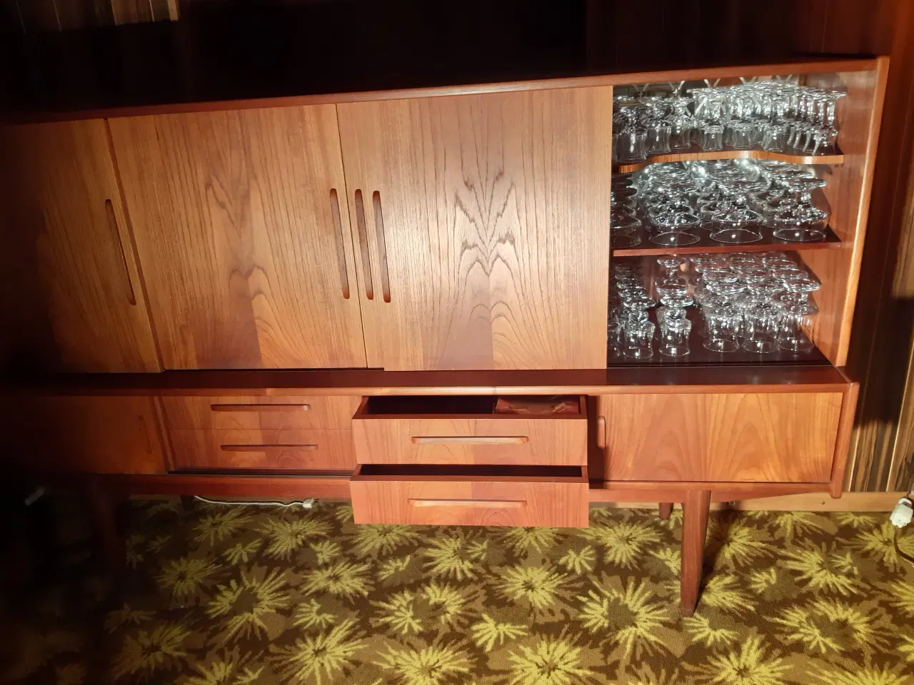 Billede 4 - Teaktræ's skænk. Fra 1960' erne