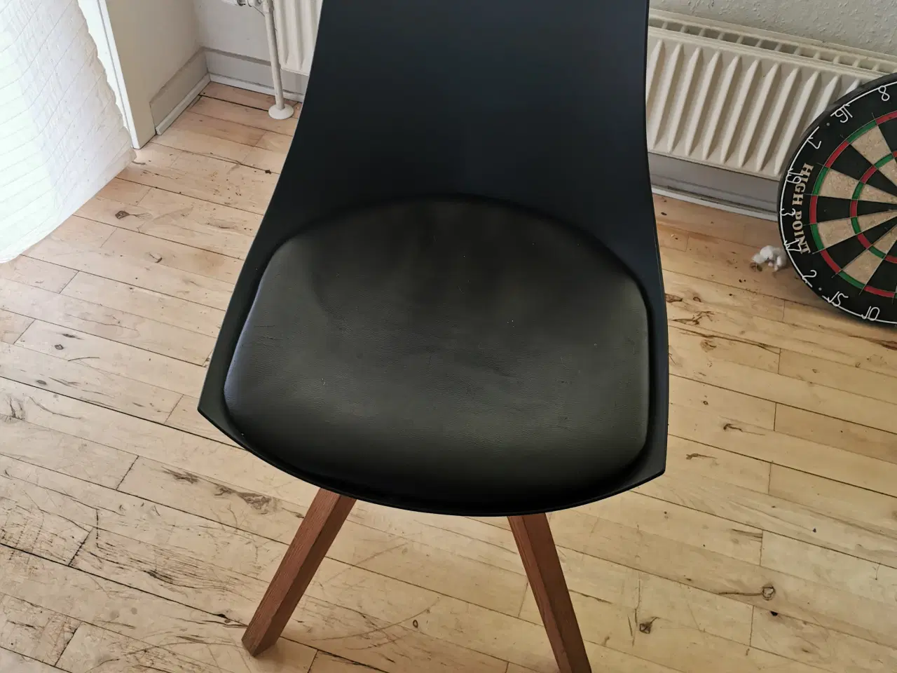 Billede 1 - Sort læder stol med træben