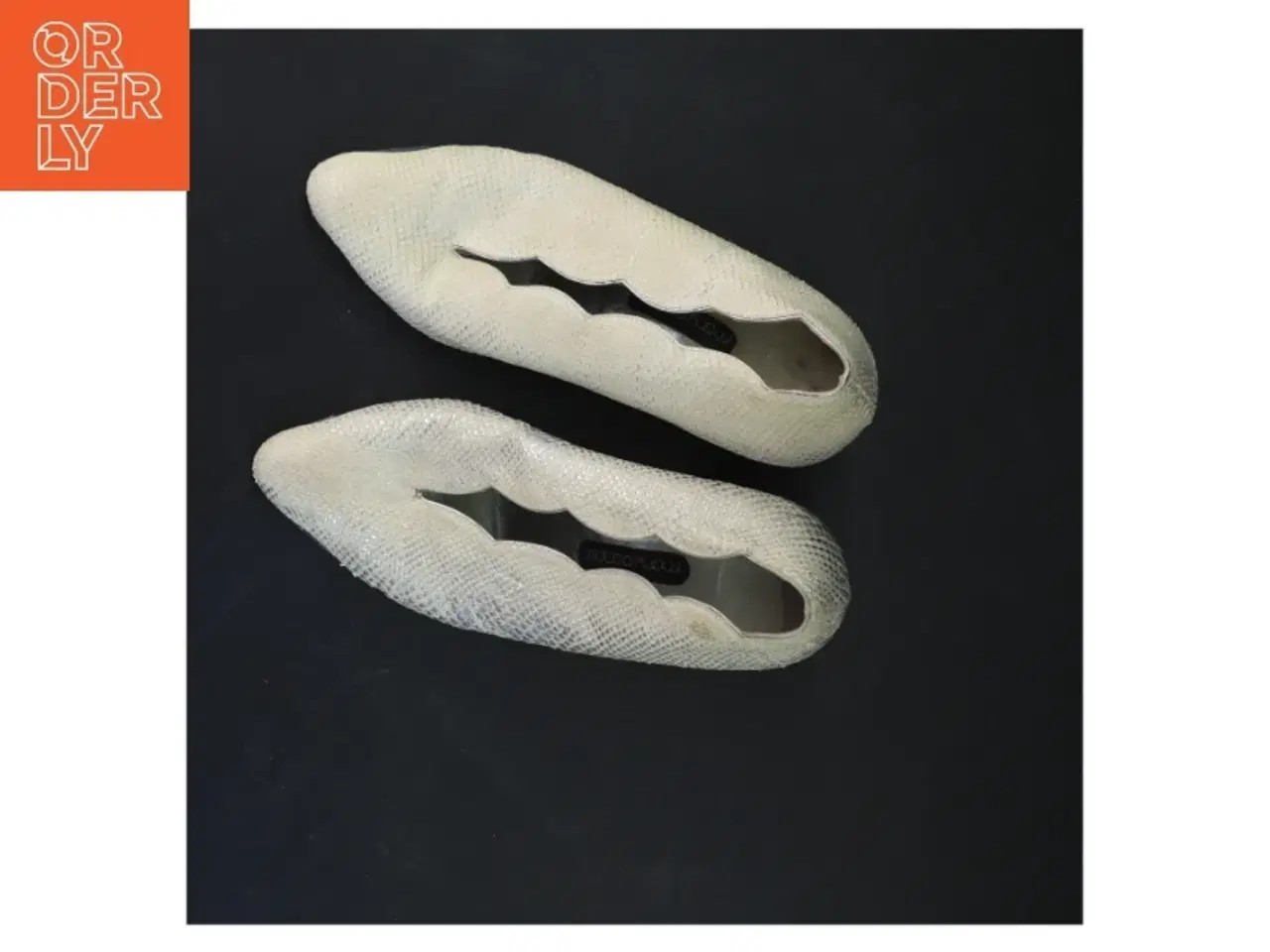 Billede 4 - Hvid slangeskinds hæl sko (str. 36 )