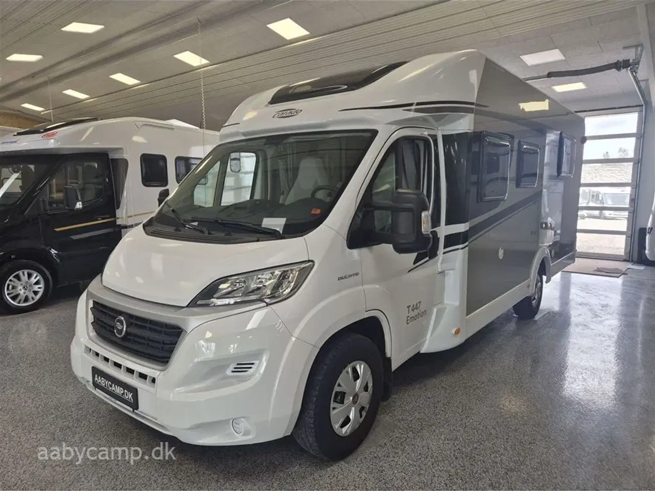 Billede 4 - 2019 - Carado T 447   Automatgear. solcelle. 95Ah batteri. 1500w inverter. Markise. undervognsbehandlet.  Fuld service. tandrem skiftet i 2025. Kun 47,000 Km!!!