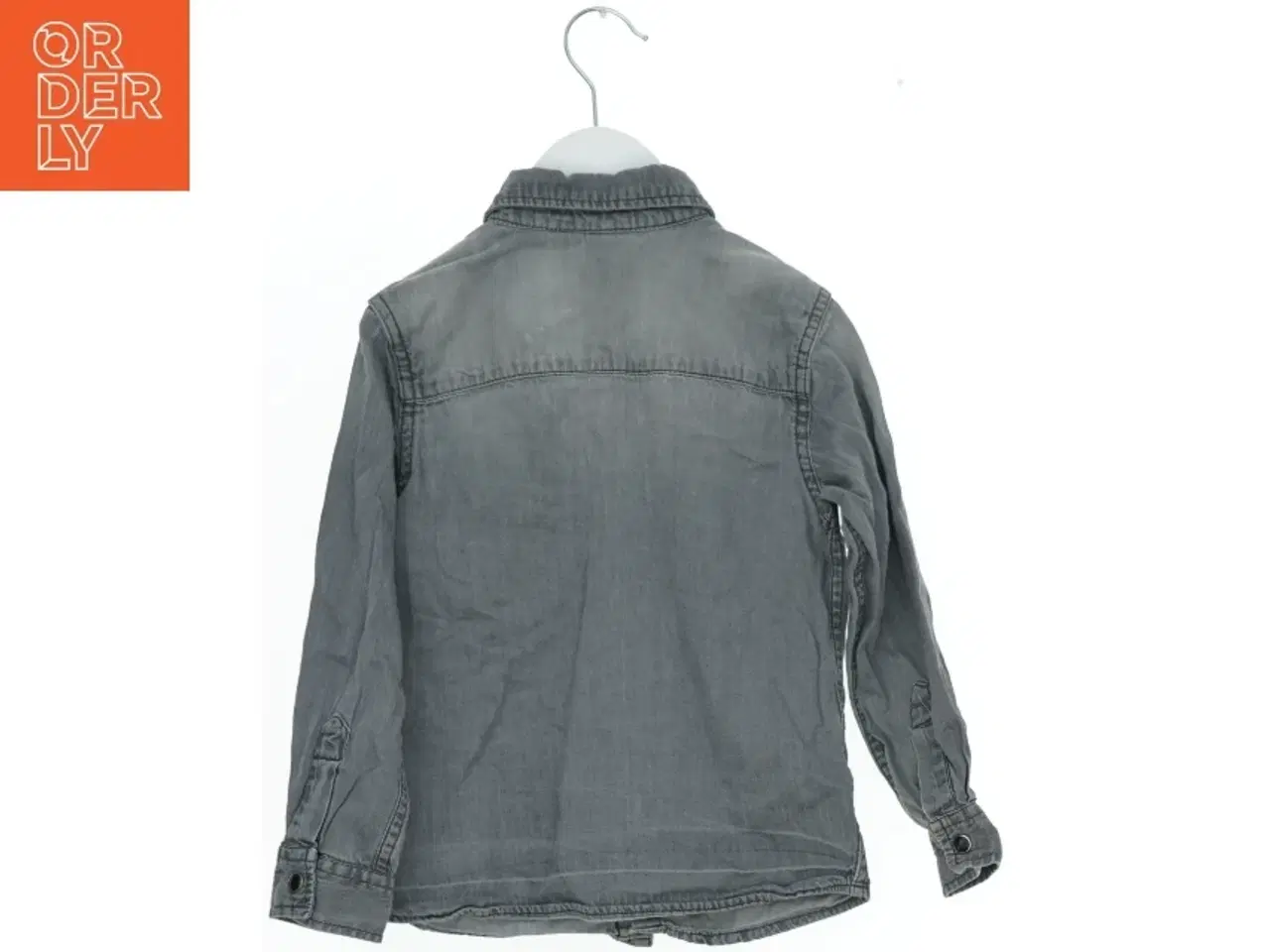 Billede 2 - Grå skjorte med lange ærmer fra VRS (str. 104)