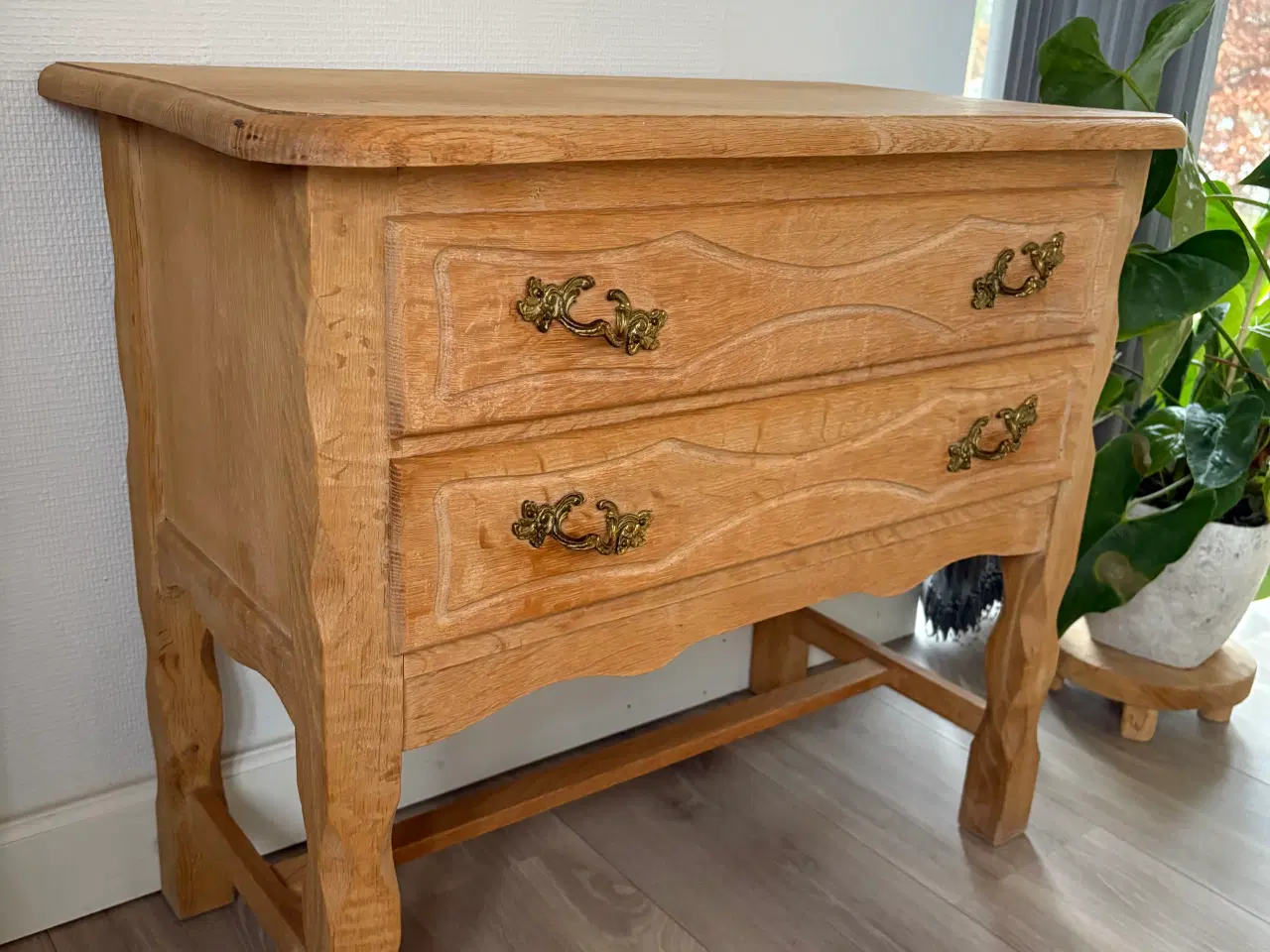 Billede 4 - Flot skænk i træ