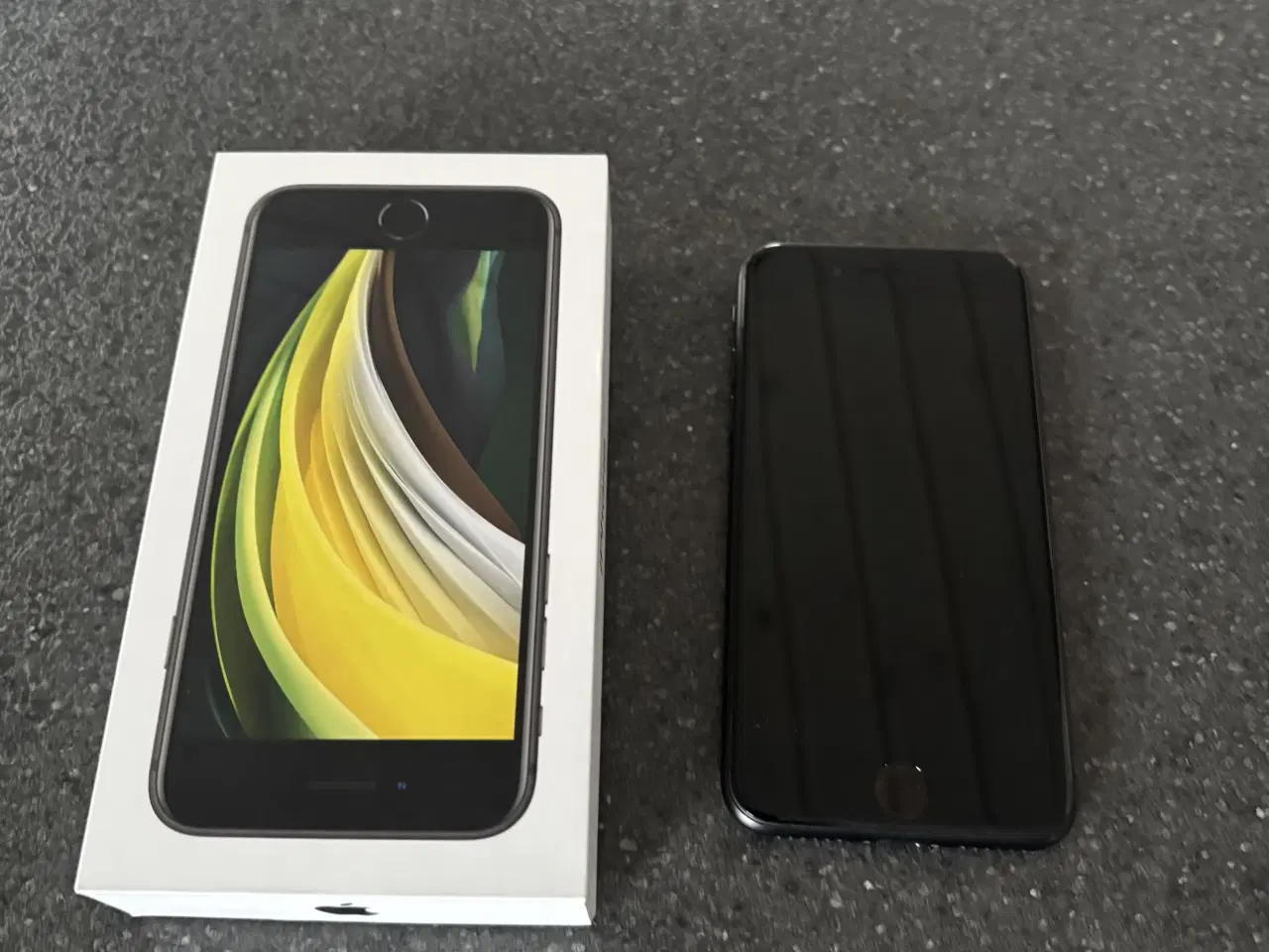 Billede 2 - iPhone SE 64 GB sælges
