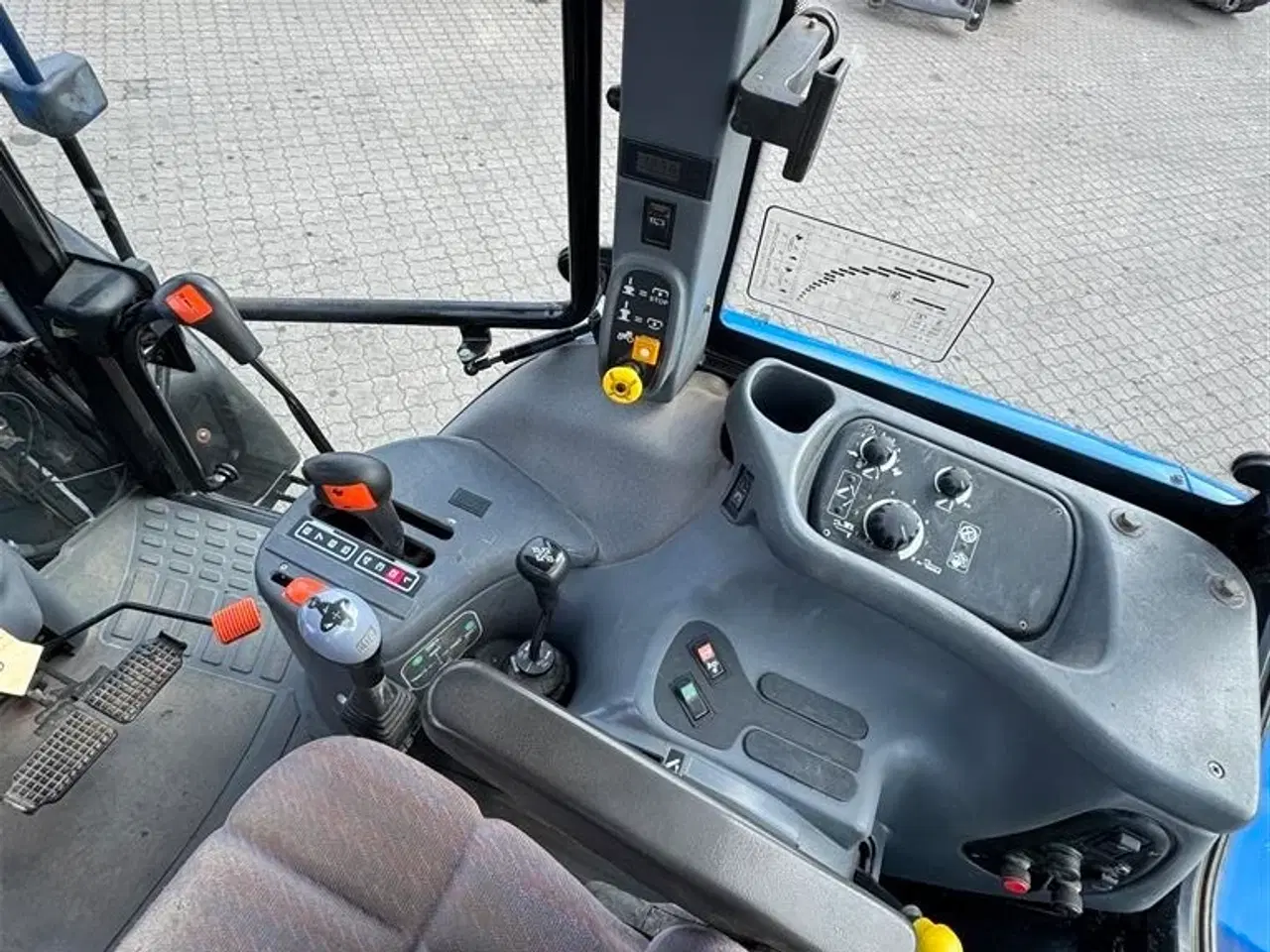 Billede 14 - New Holland TS100 KUN 3900 TIMER! MED VENDEGEAR VED RATTET OG AIRCON!