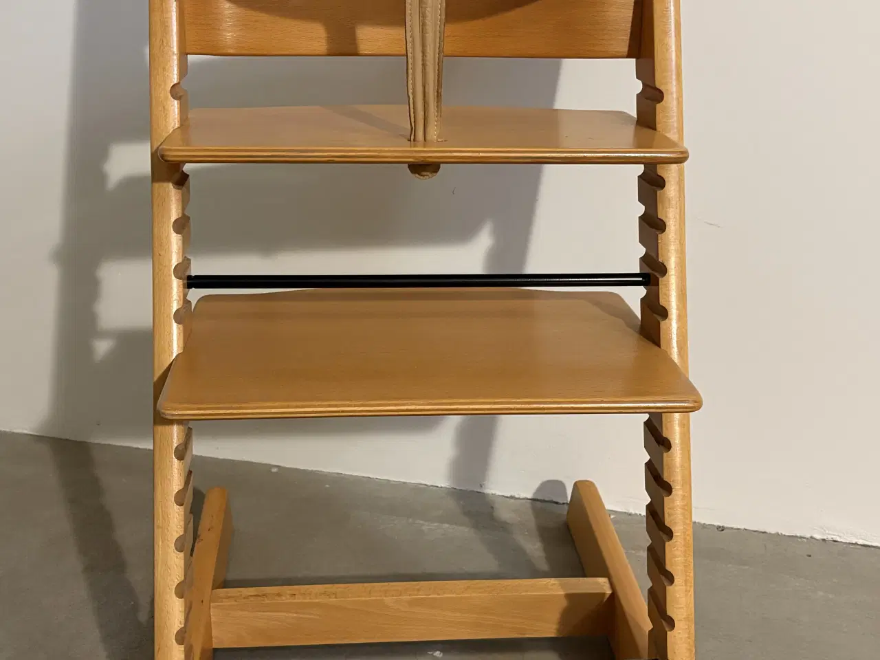 Billede 1 - Stokke Trip Trap stol med bøjle