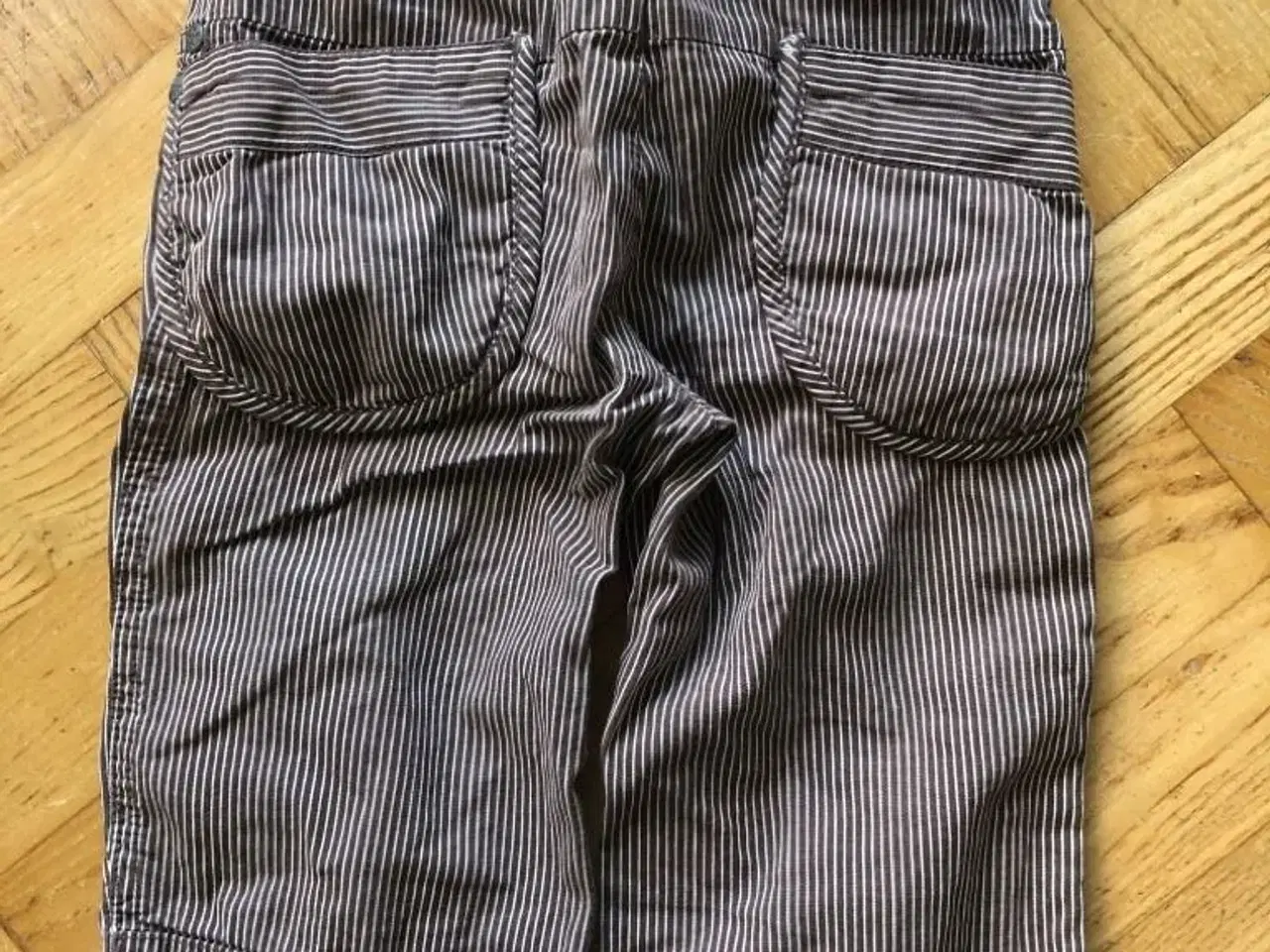 Billede 5 - Bløde Pomp de lux-shorts. 3-4 år