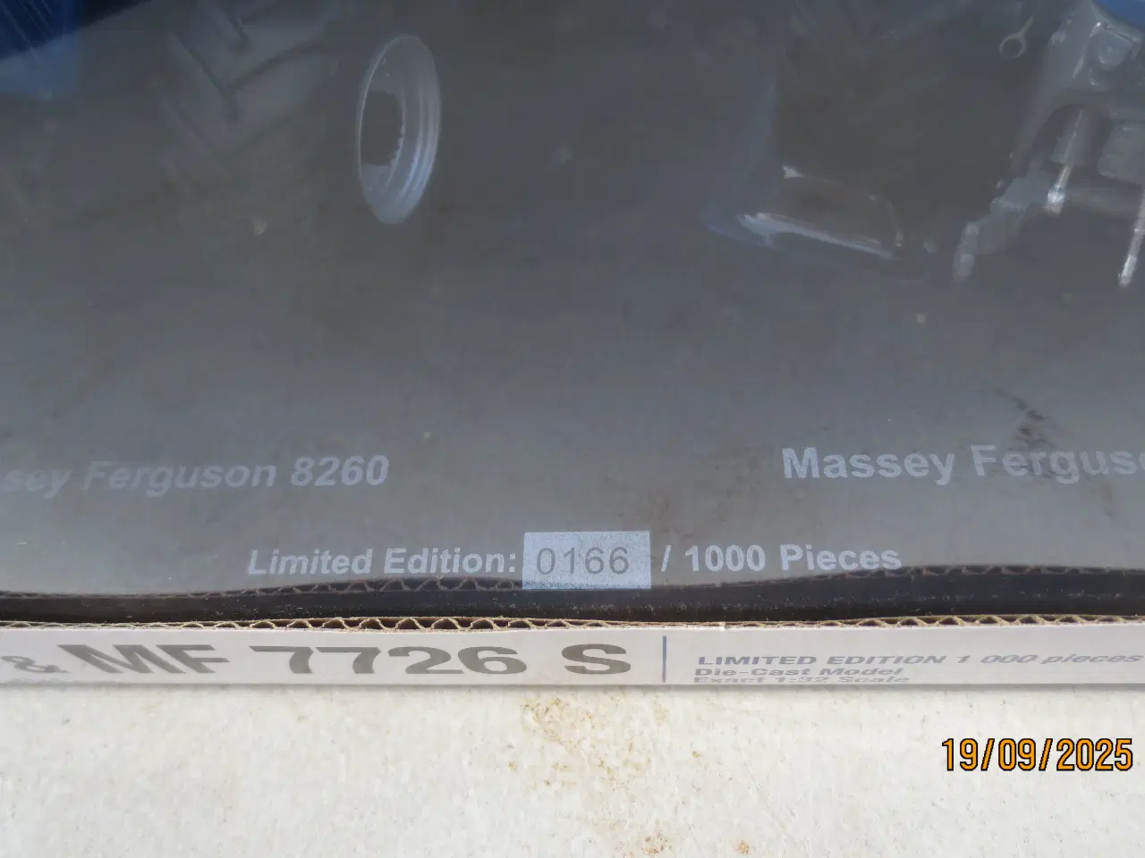 Billede 6 - 1 sæt Modeltraktorer Massey Ferguson 8260&7726S 
