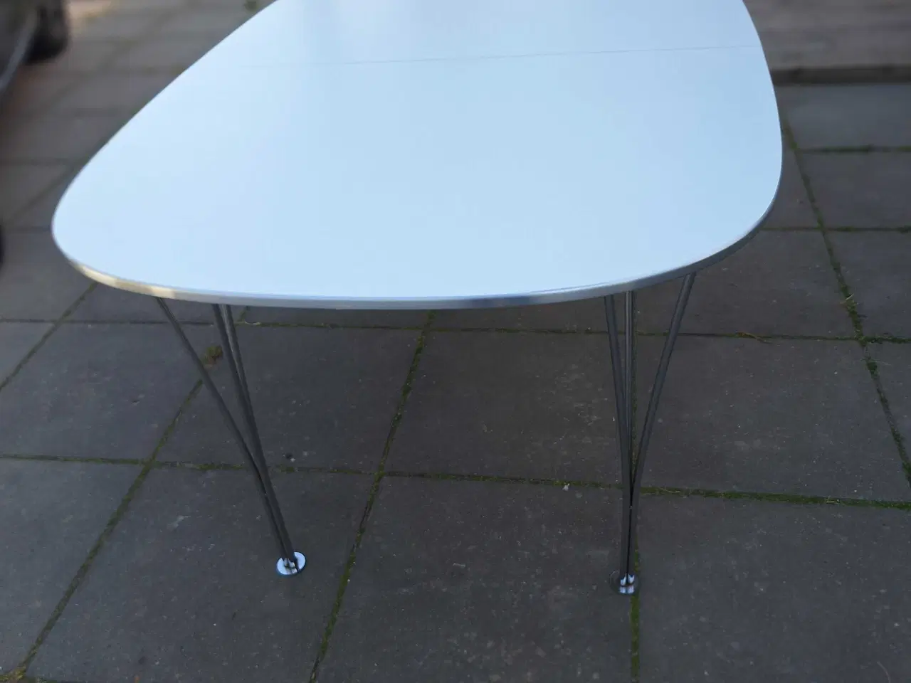 Billede 2 - Spisebord m/4 stole
