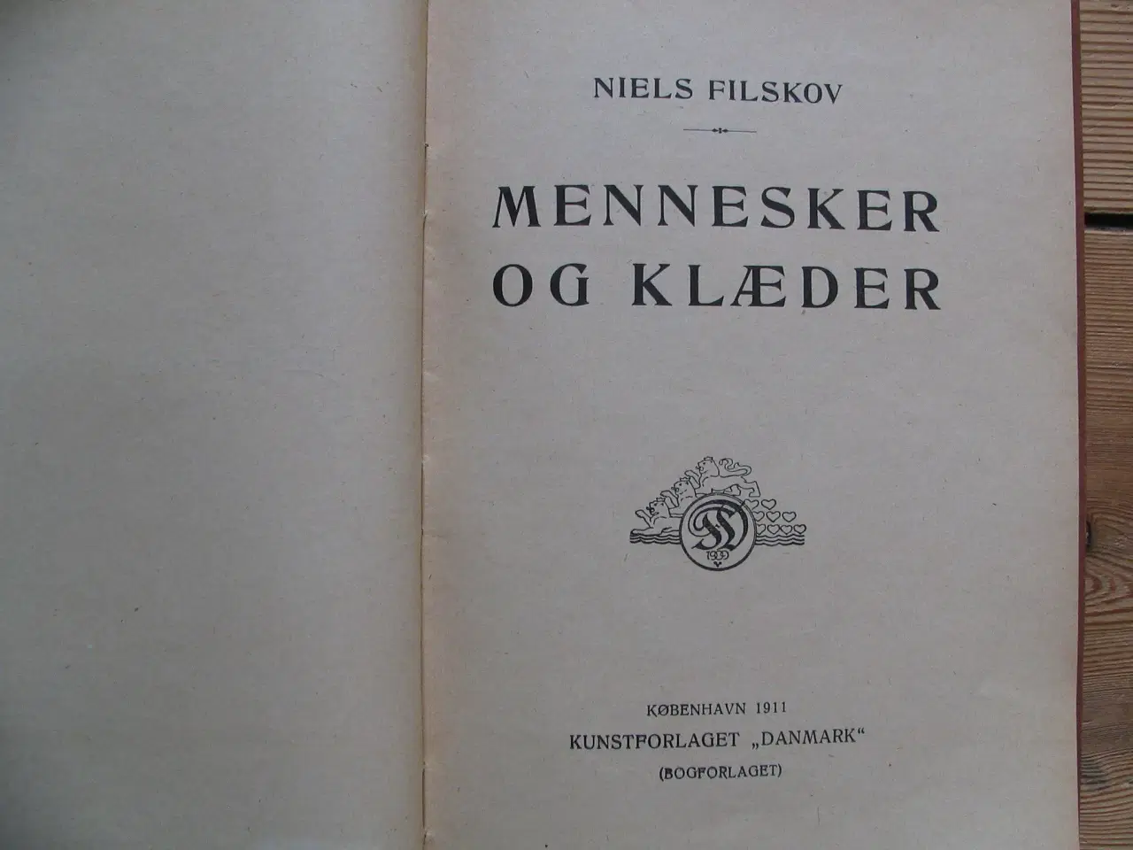 Billede 3 - Niels Filskov. Mennesker og klæder