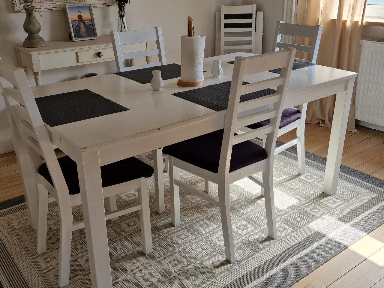 Billede 2 - Malet spisebord i eg med 6 stole og 2 ekstra plade