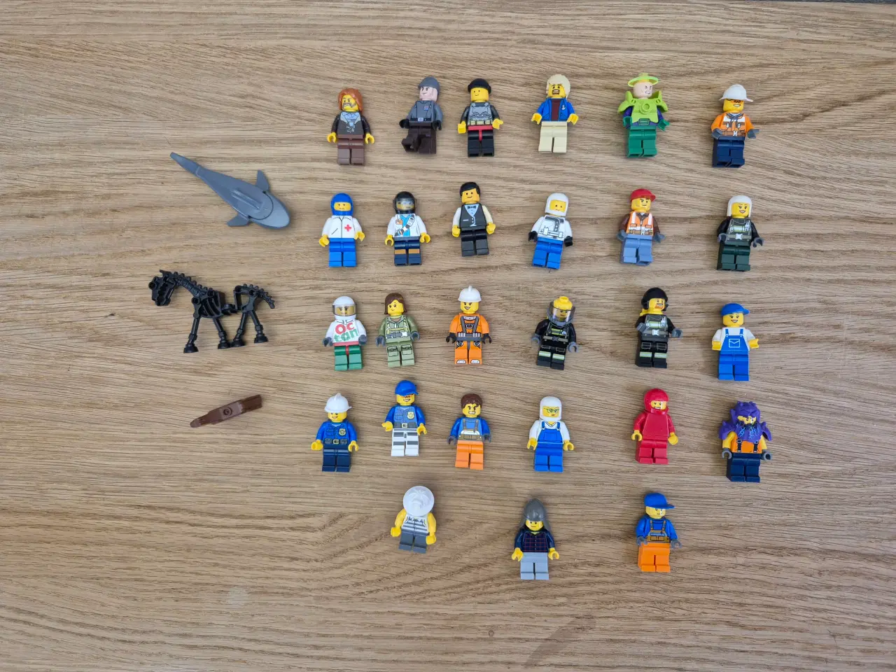 Billede 1 - Lego 30 Minifigurer, Fra forskellige sæt, Sælges s