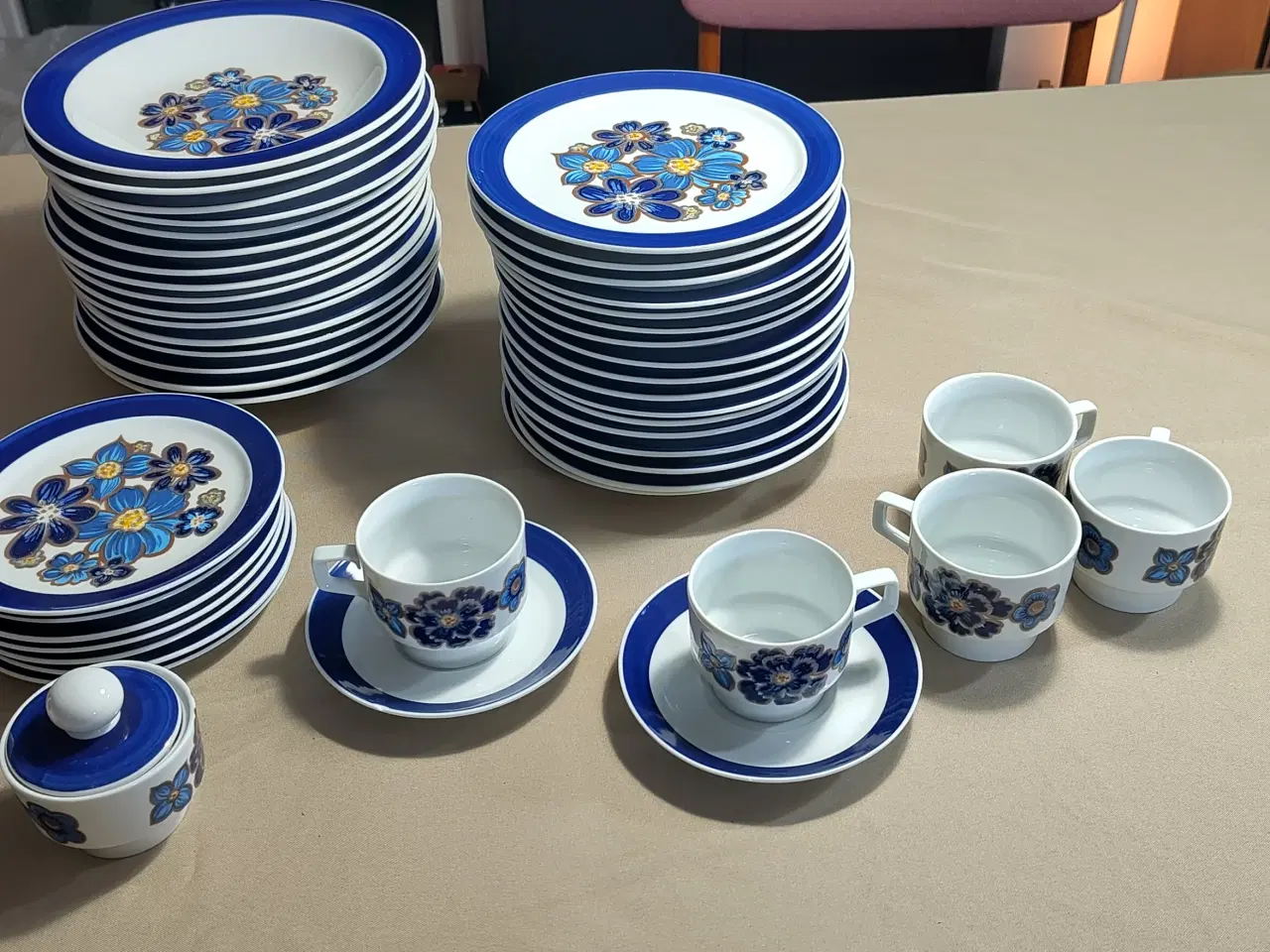 Billede 2 - Flot blåt blomsterstel fra Colditz Inglasur