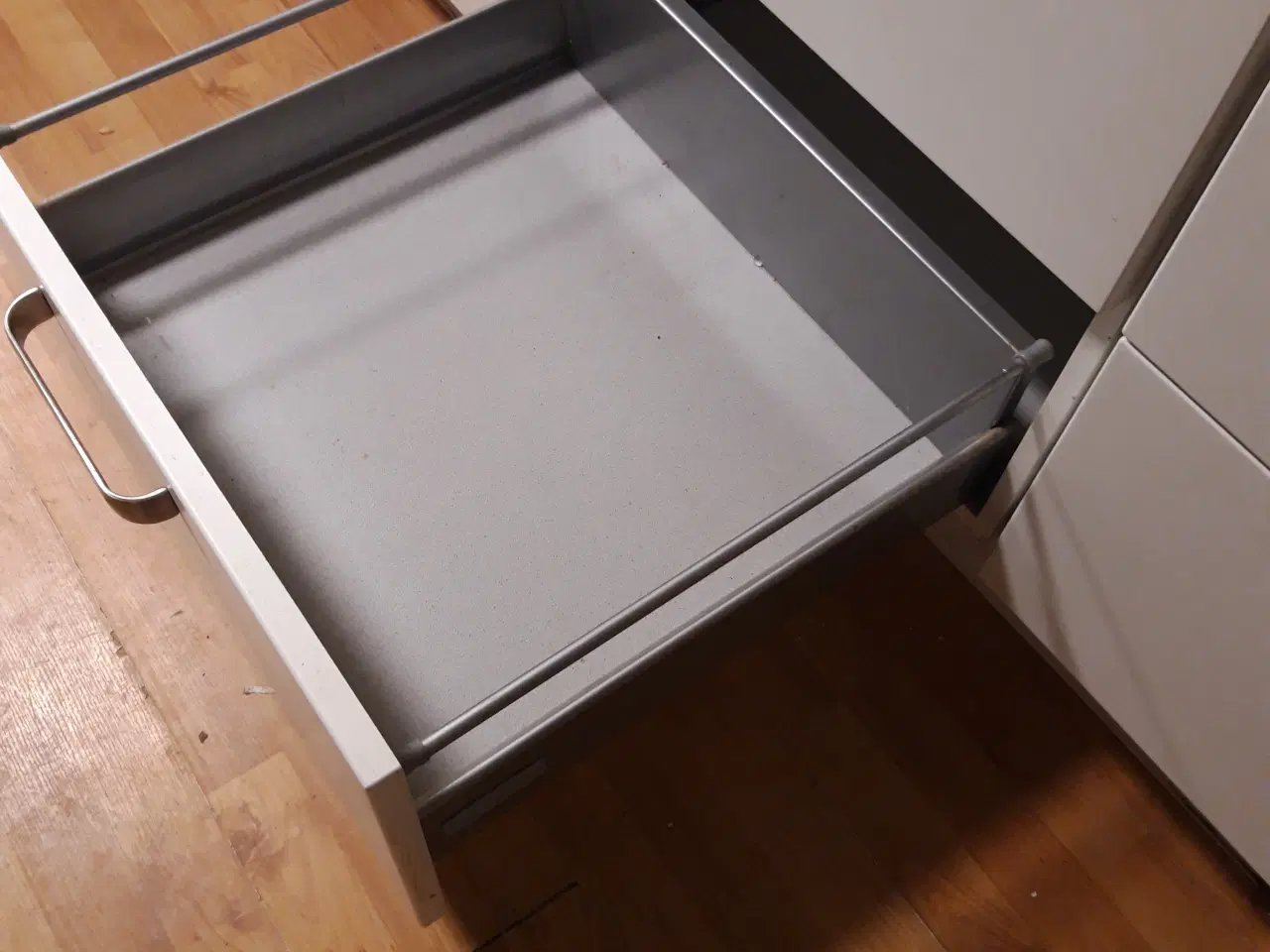 Billede 6 - Flot hvid køkken sælges