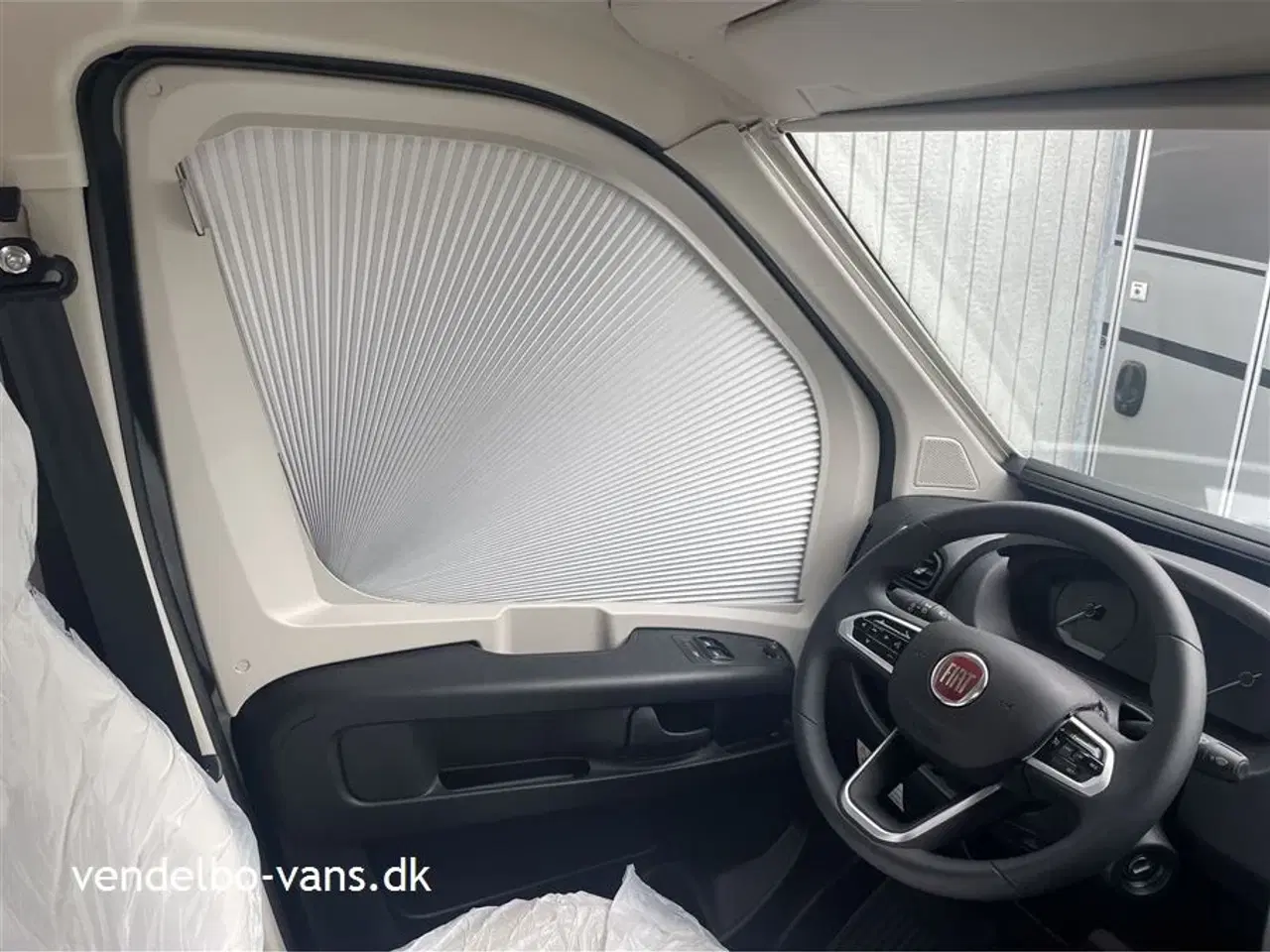 Billede 12 - 2024 - McLouis Menfys Van CS 4 Prestige Kort model med enkeltsenge og 9. trins automatgear i den flotte Lazarote farve