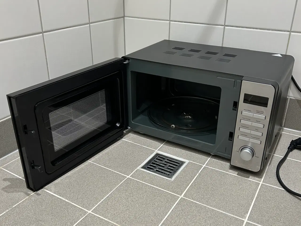 Billede 3 - Super lækker mikrobølgeovn, købt for hele 899 kr!